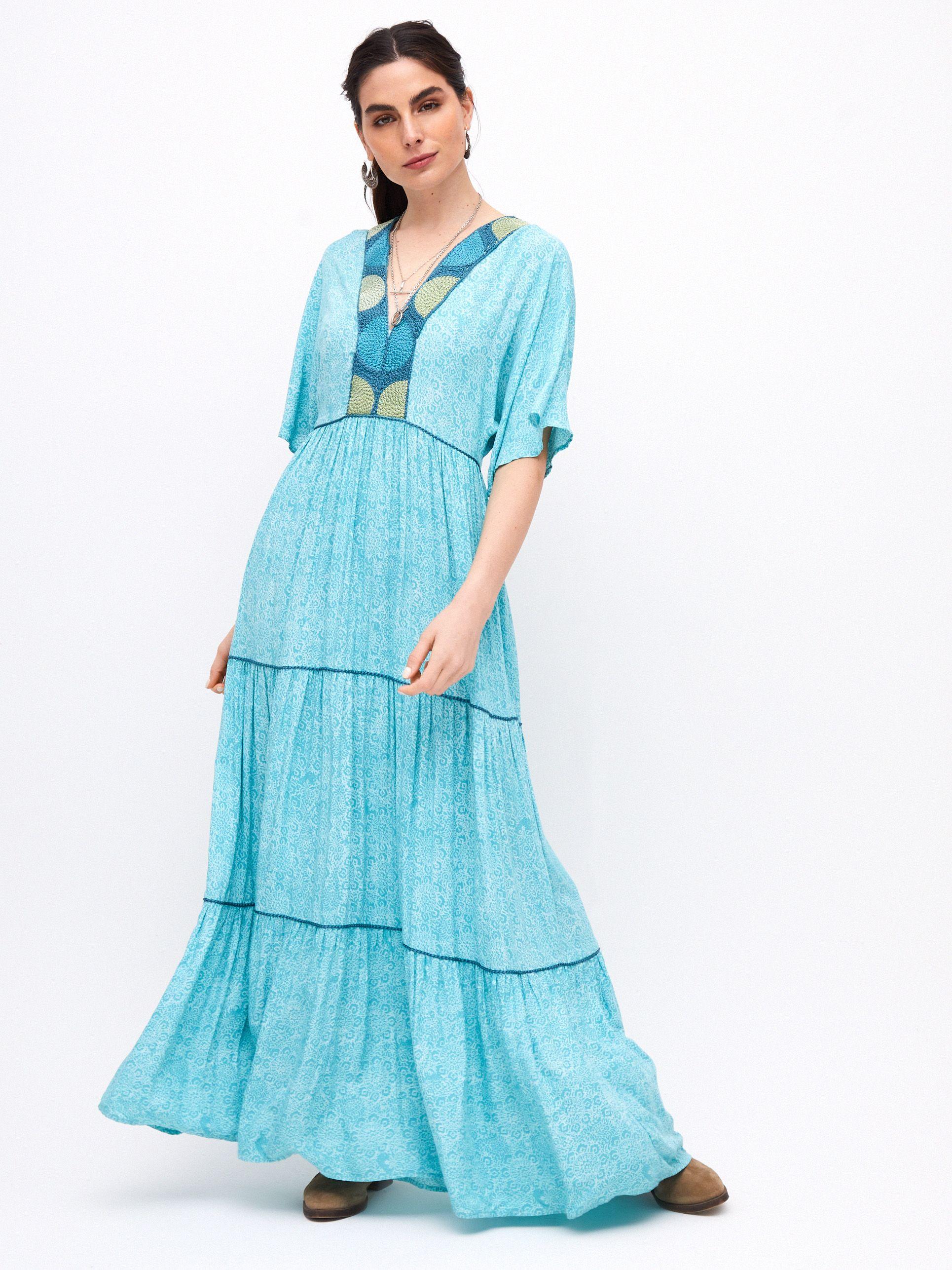Vestido con Escote Bordado y Cortes-0