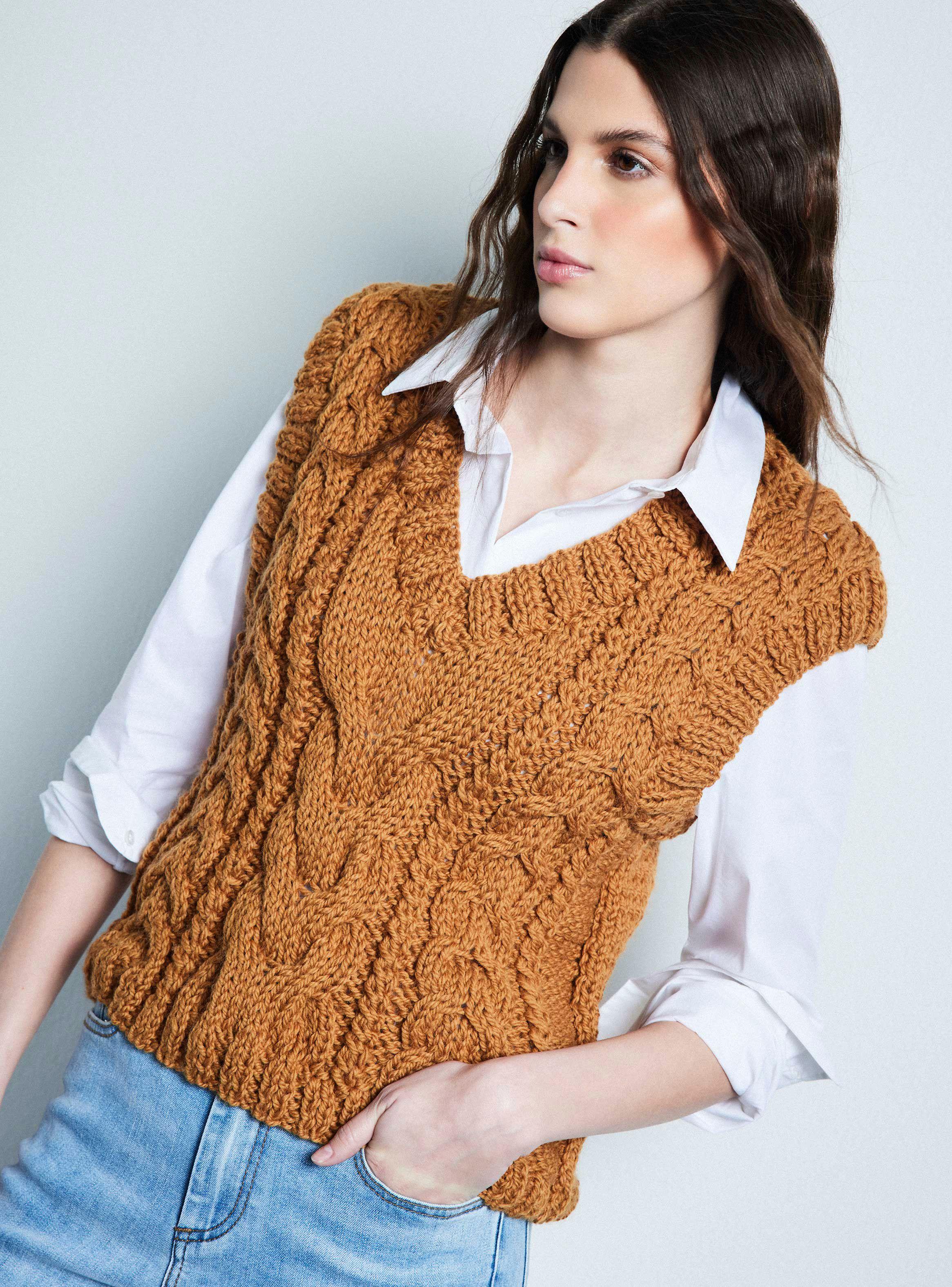 Sweater Cuello V Trenzado con Lana Hecho a Mano-3