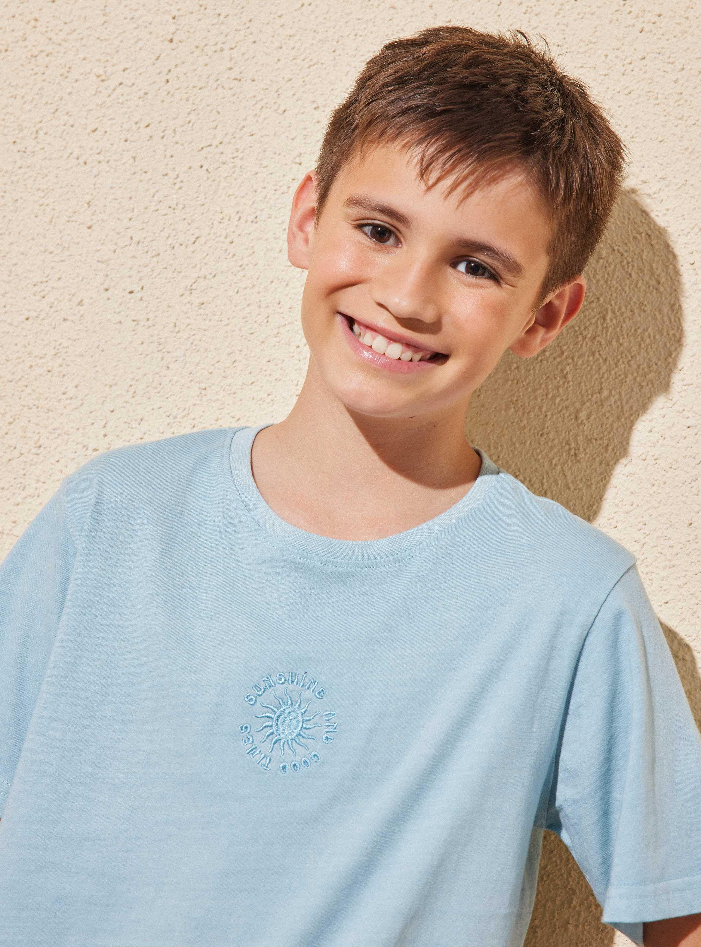 Polera Bordado en el Pecho-4