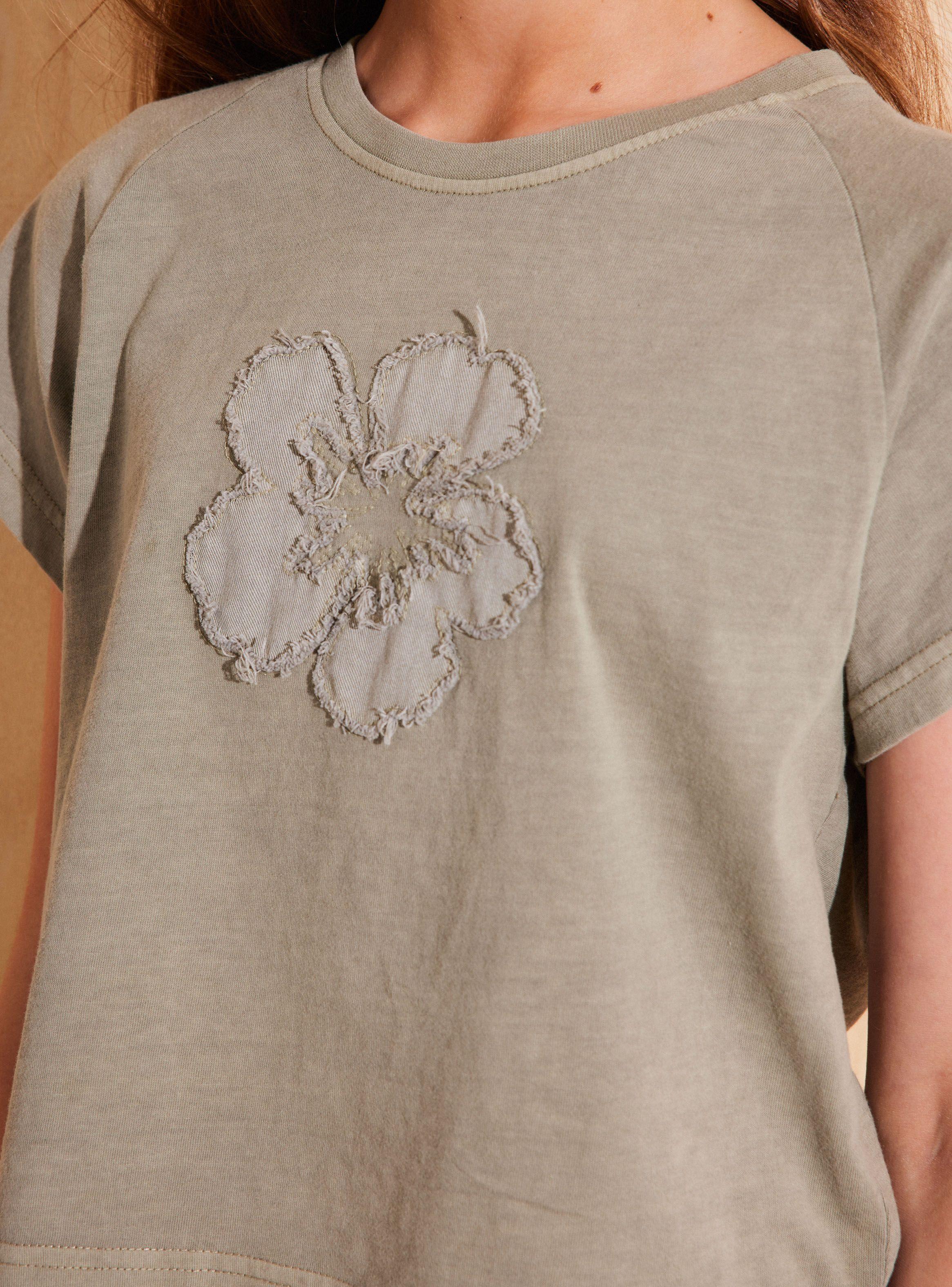 Polera Lavada con Aplicación-4