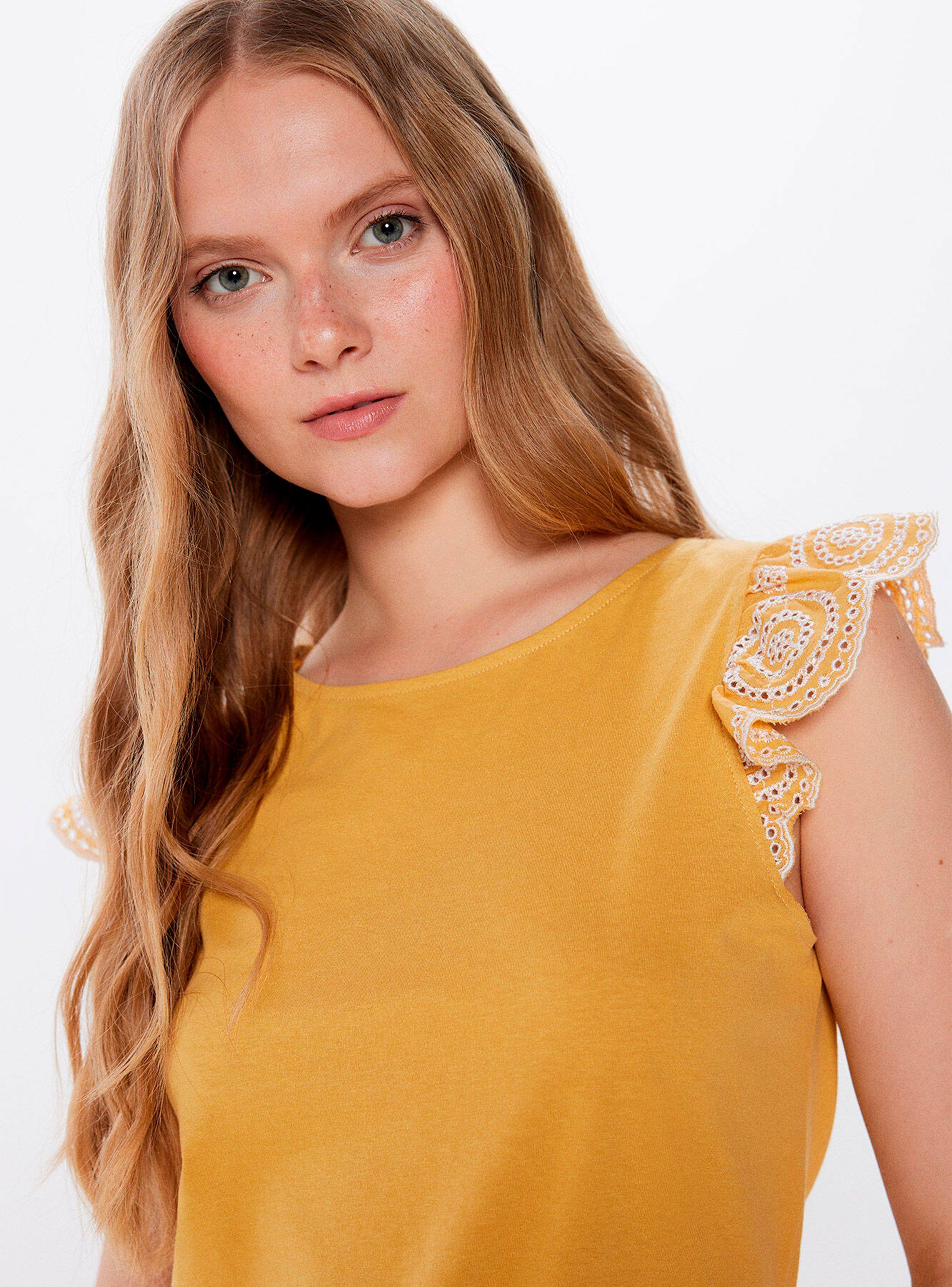 Polera Volante Bordado Suizo-1