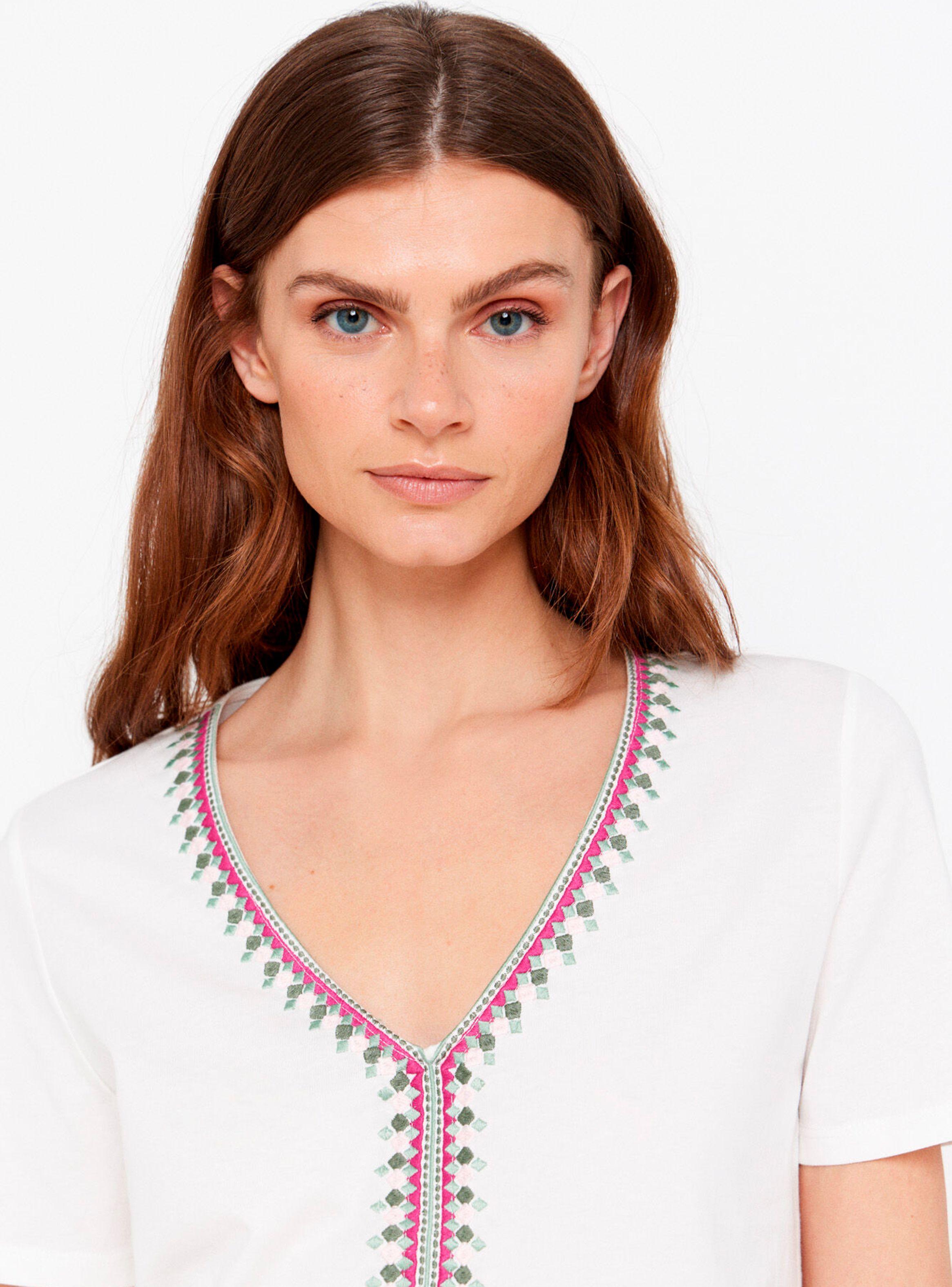 Polera Bordada Cuello V-2