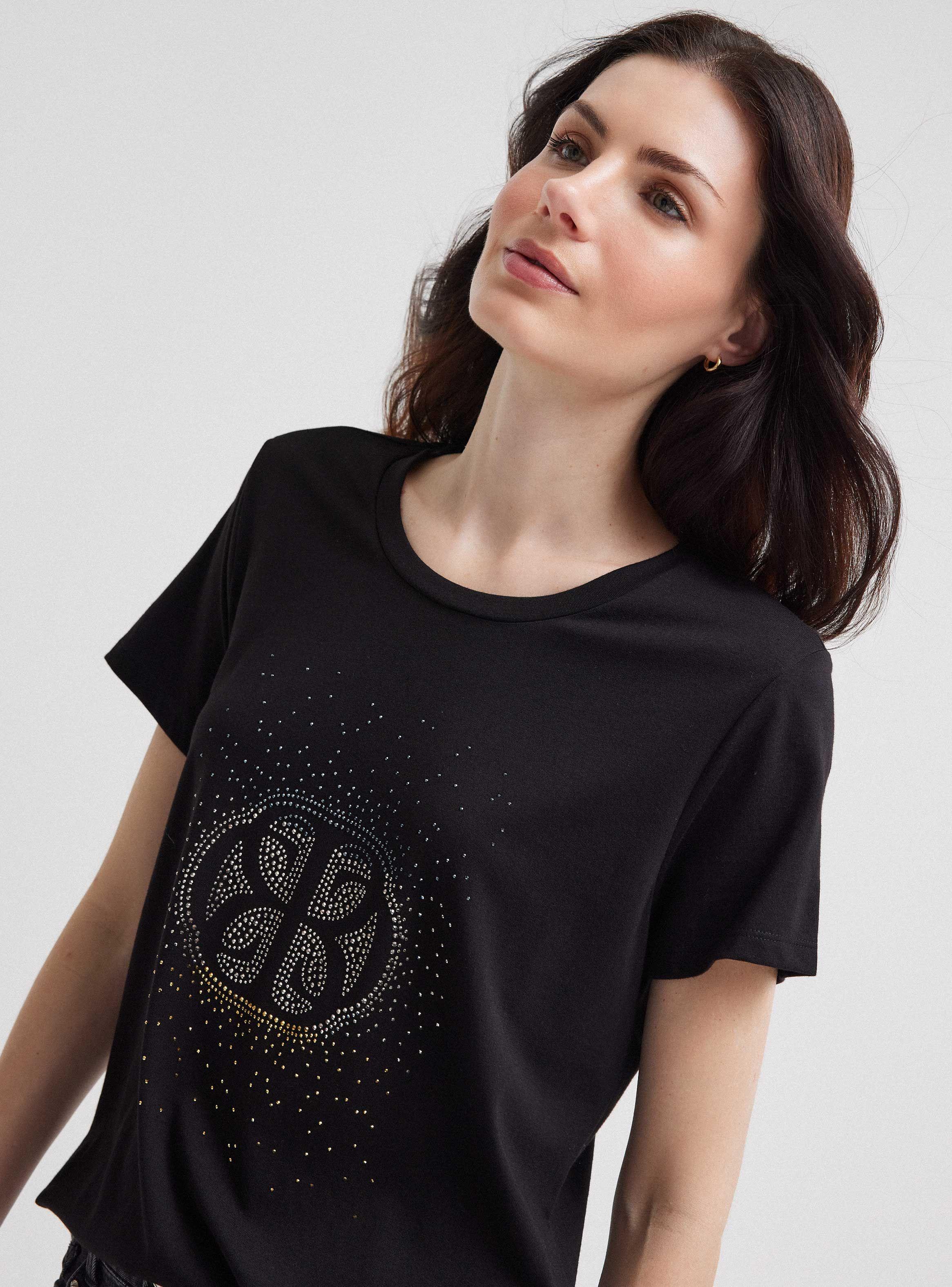 Polera Logo Cecilia Bolocco-2