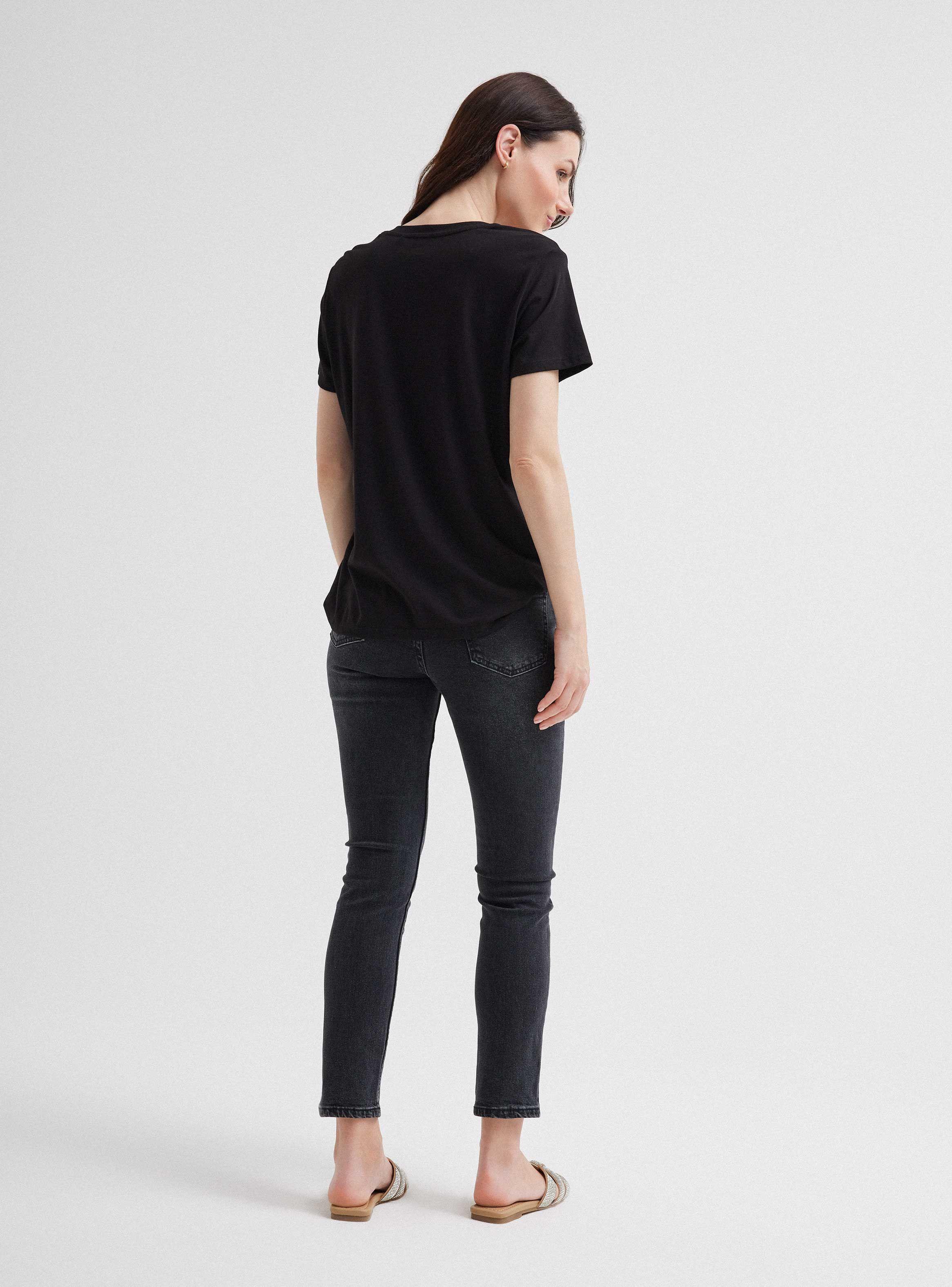 Polera Logo Cecilia Bolocco-5