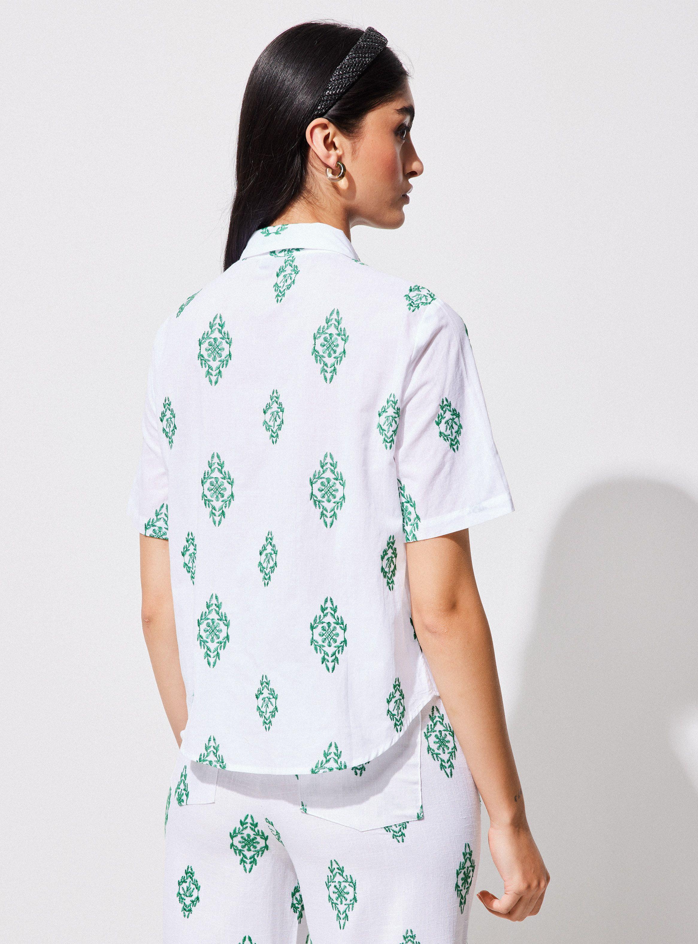 Blusa Camisera Bordada en Contraste-1