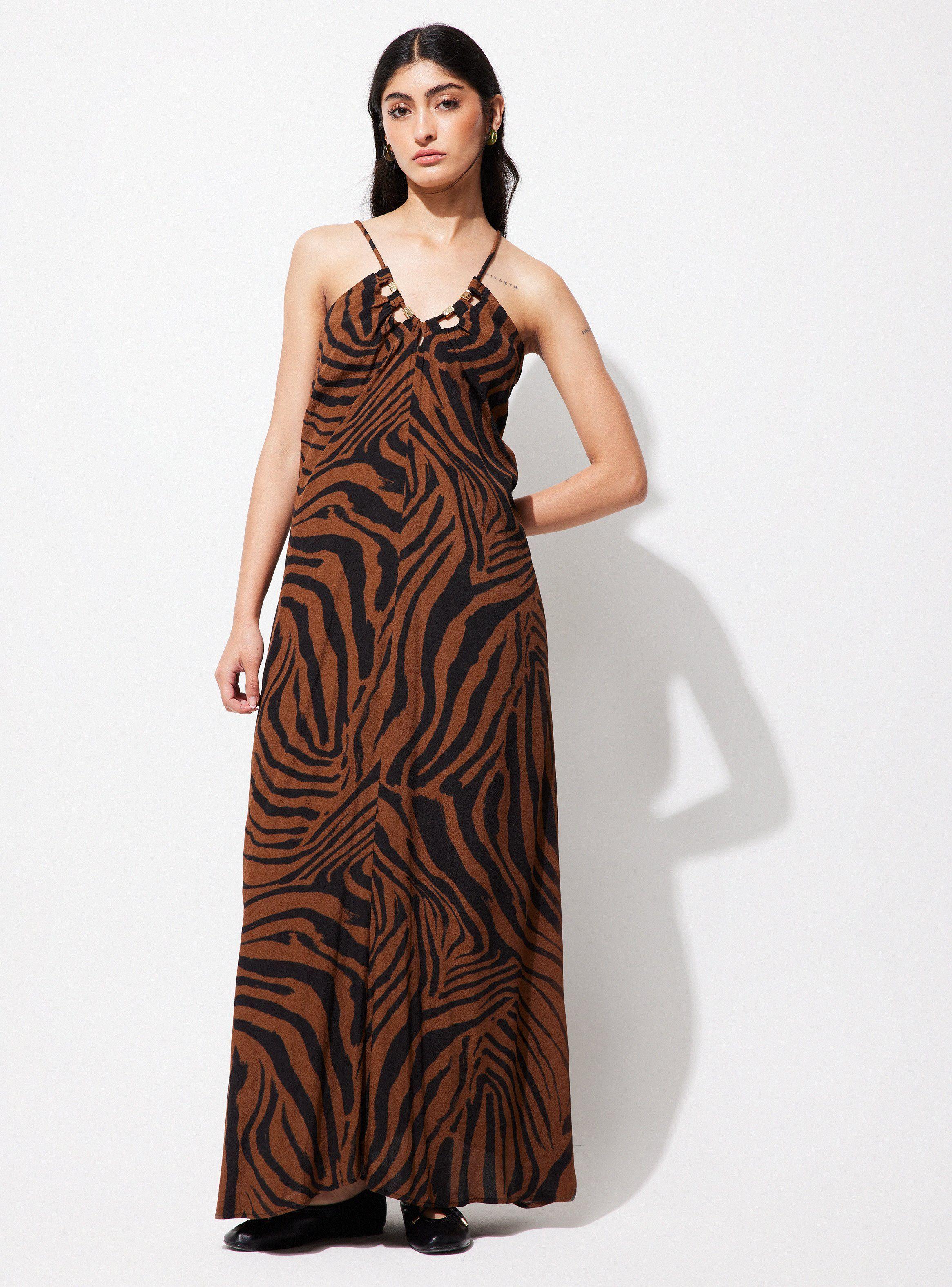 Vestido Fluido con Joyas en Escote y Amarra en Espalda-4