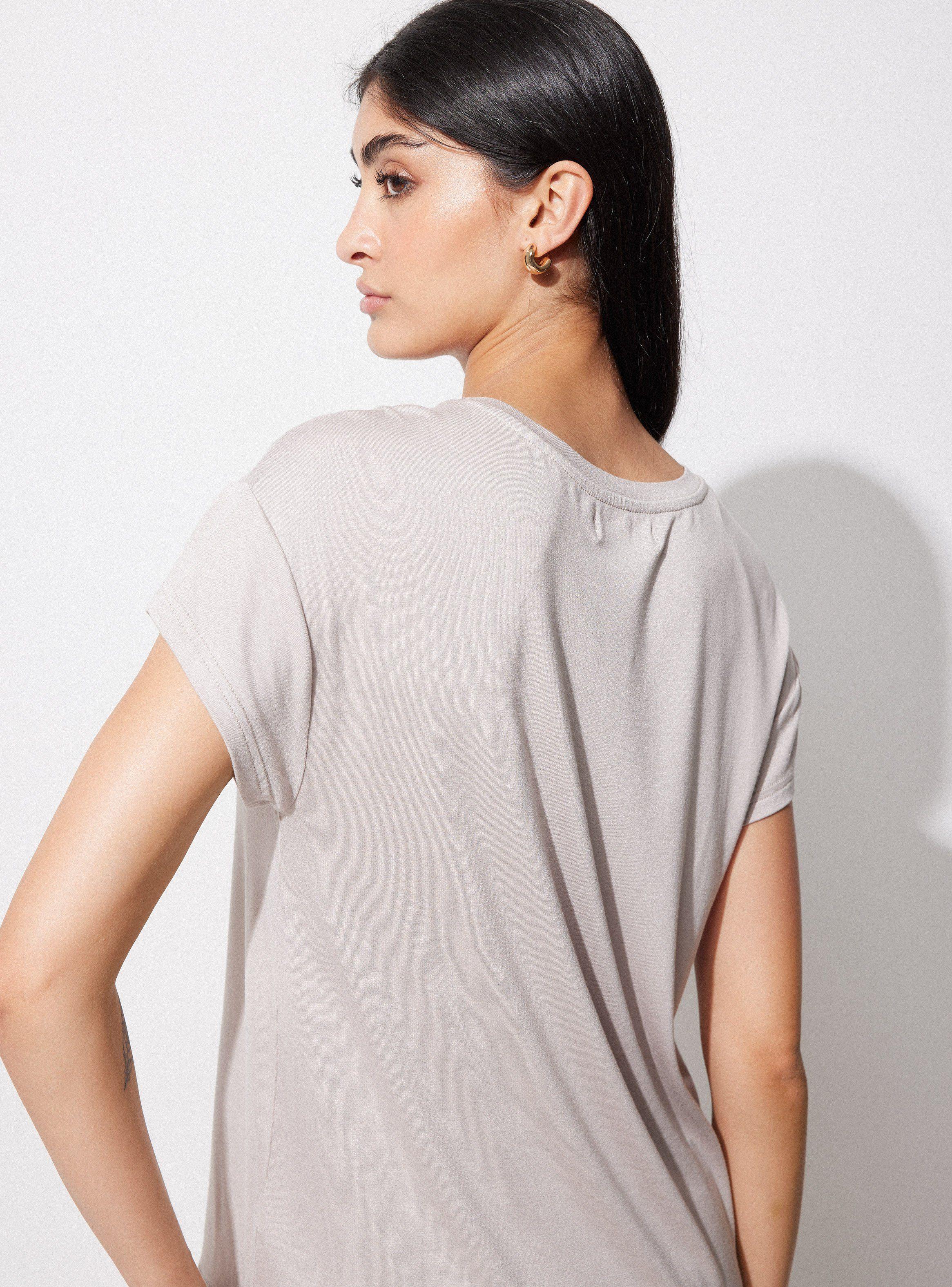 Polera Básica Fluida con Estampado Metalizado-2