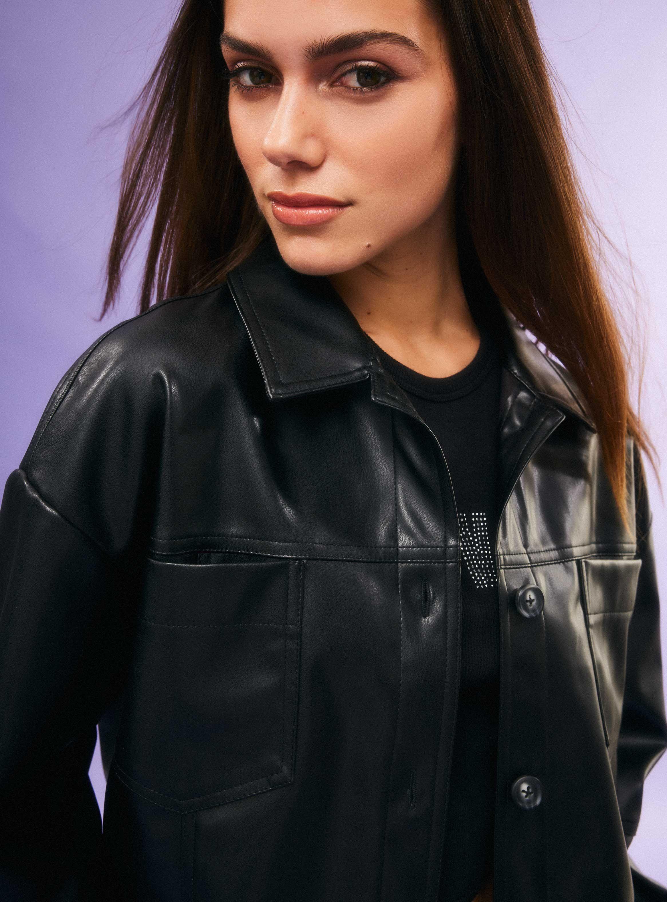 Chaqueta Crop Efecto Cuero-3