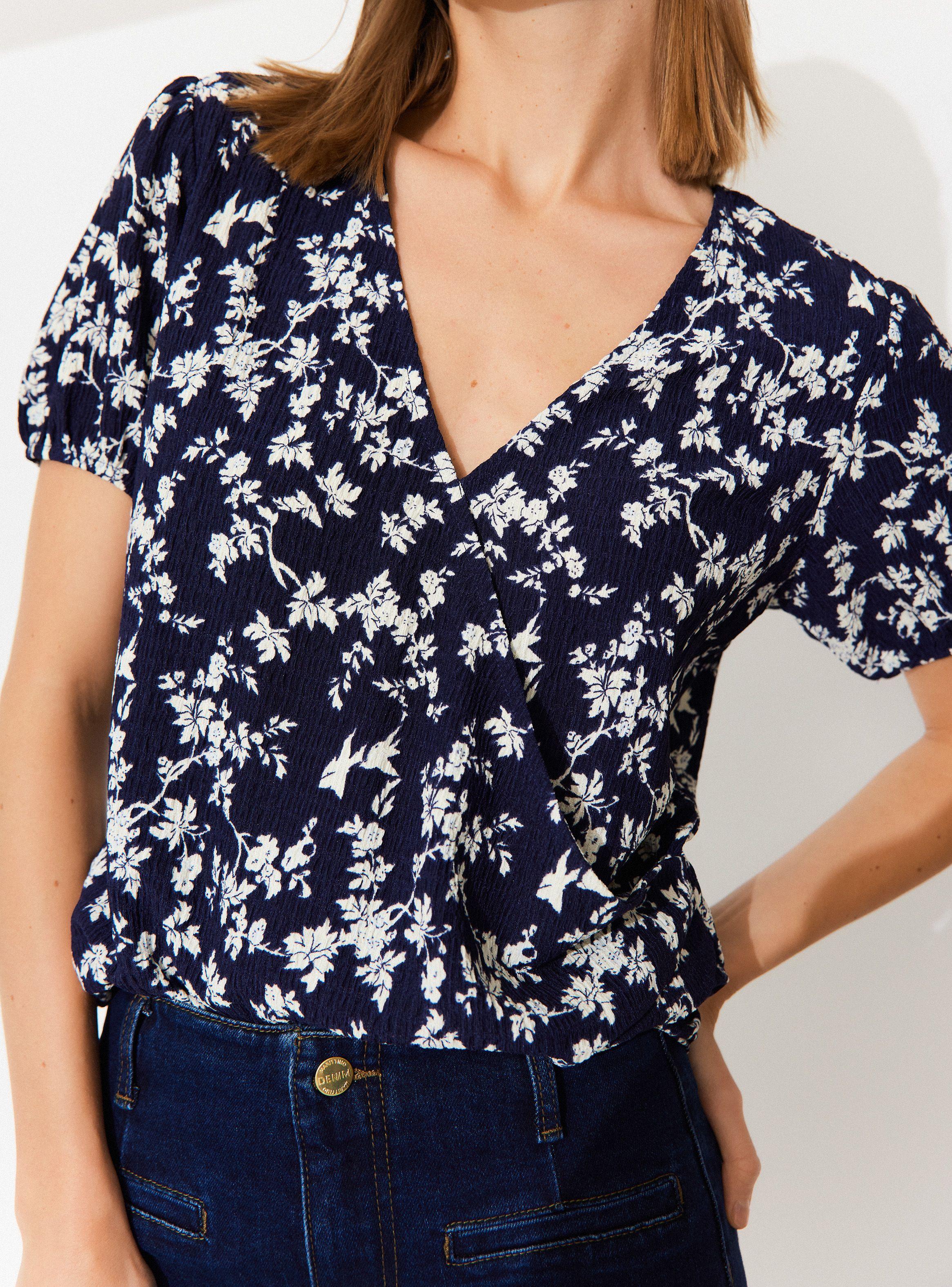 Polera Estampada con Cuello Cruzado-2