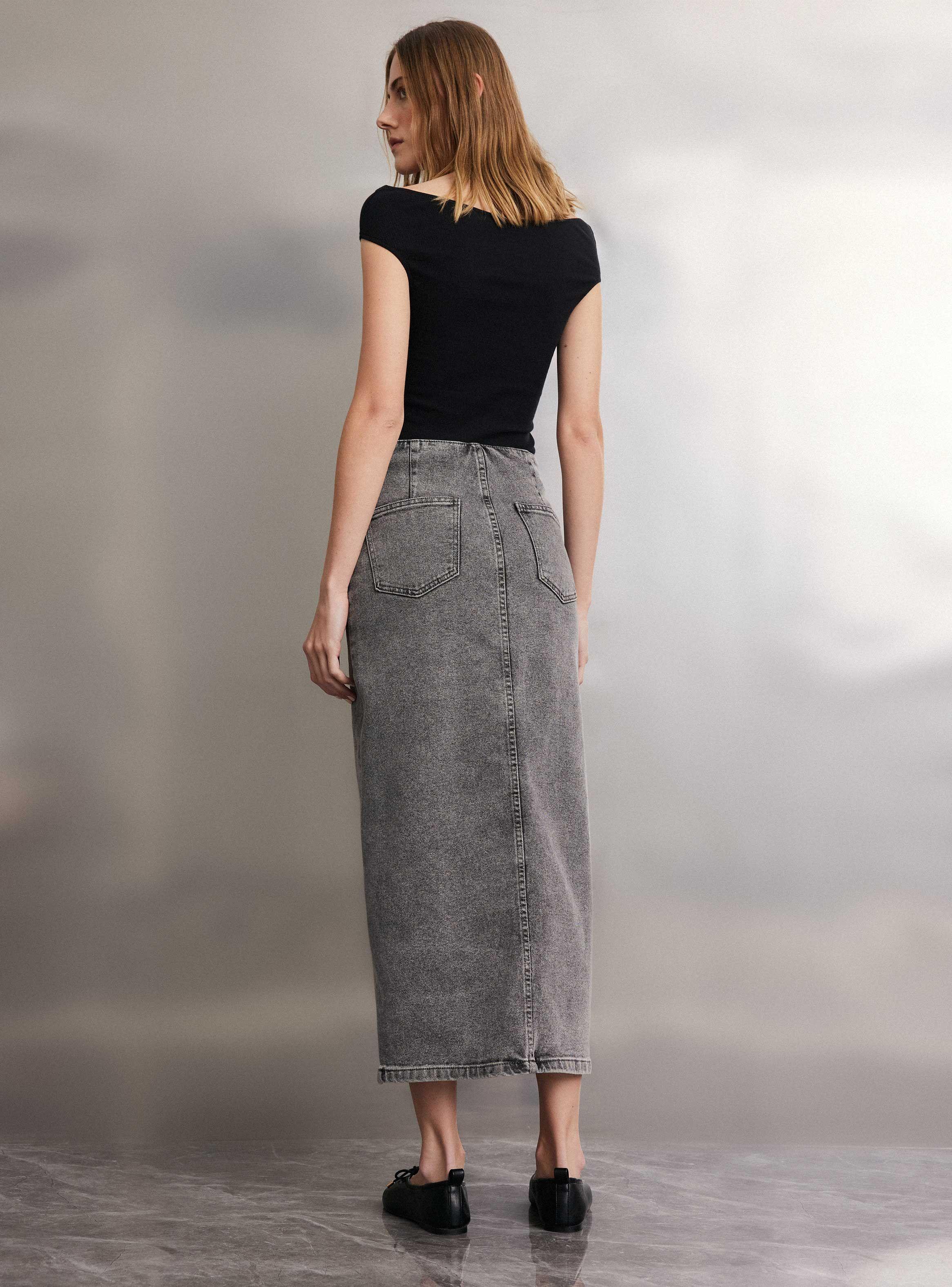 Falda Denim Abotonada con Abertura Diagonal-5