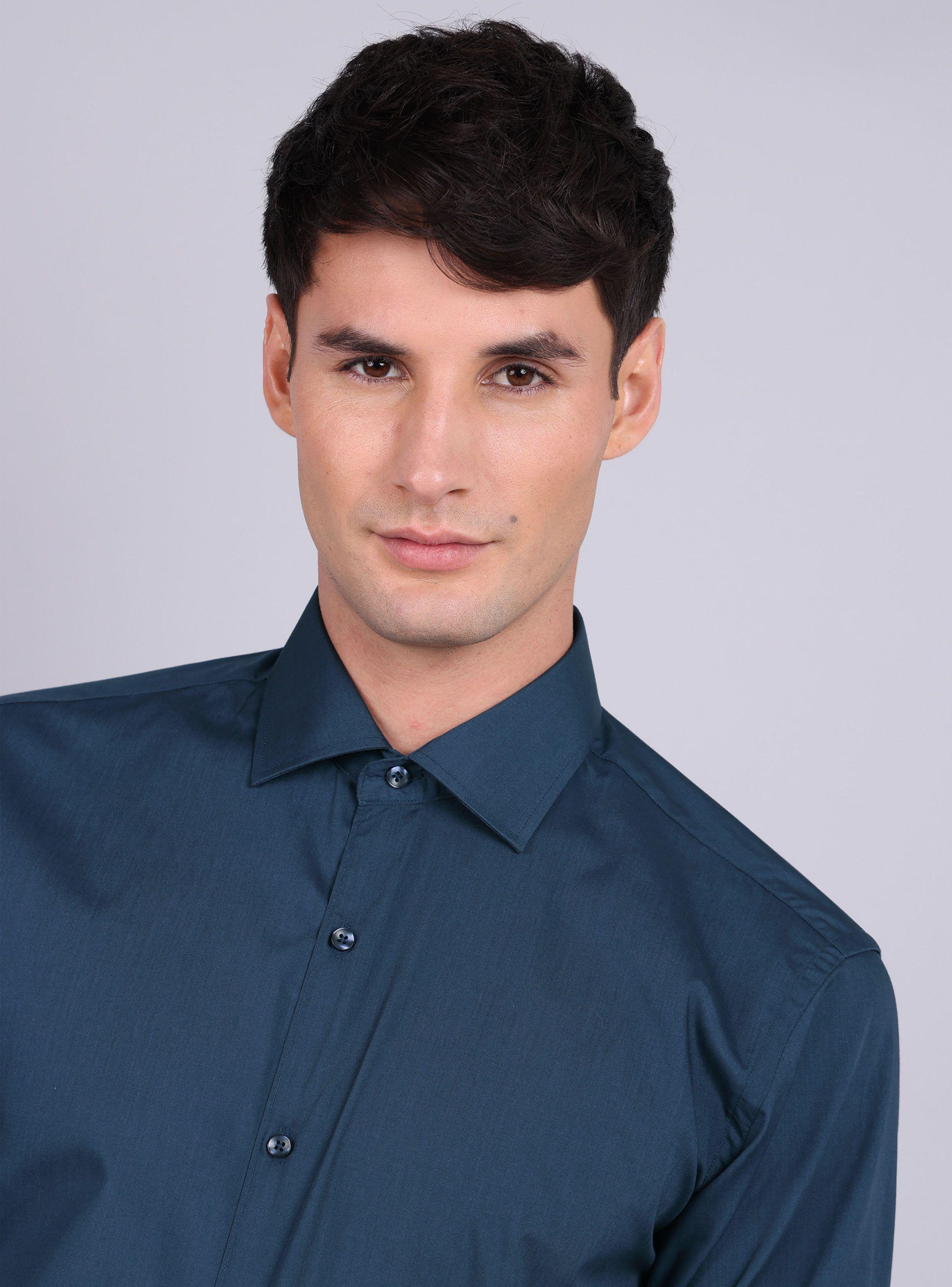 Camisa Slim Fit Diseño Liso Manga Larga de Van Heusen