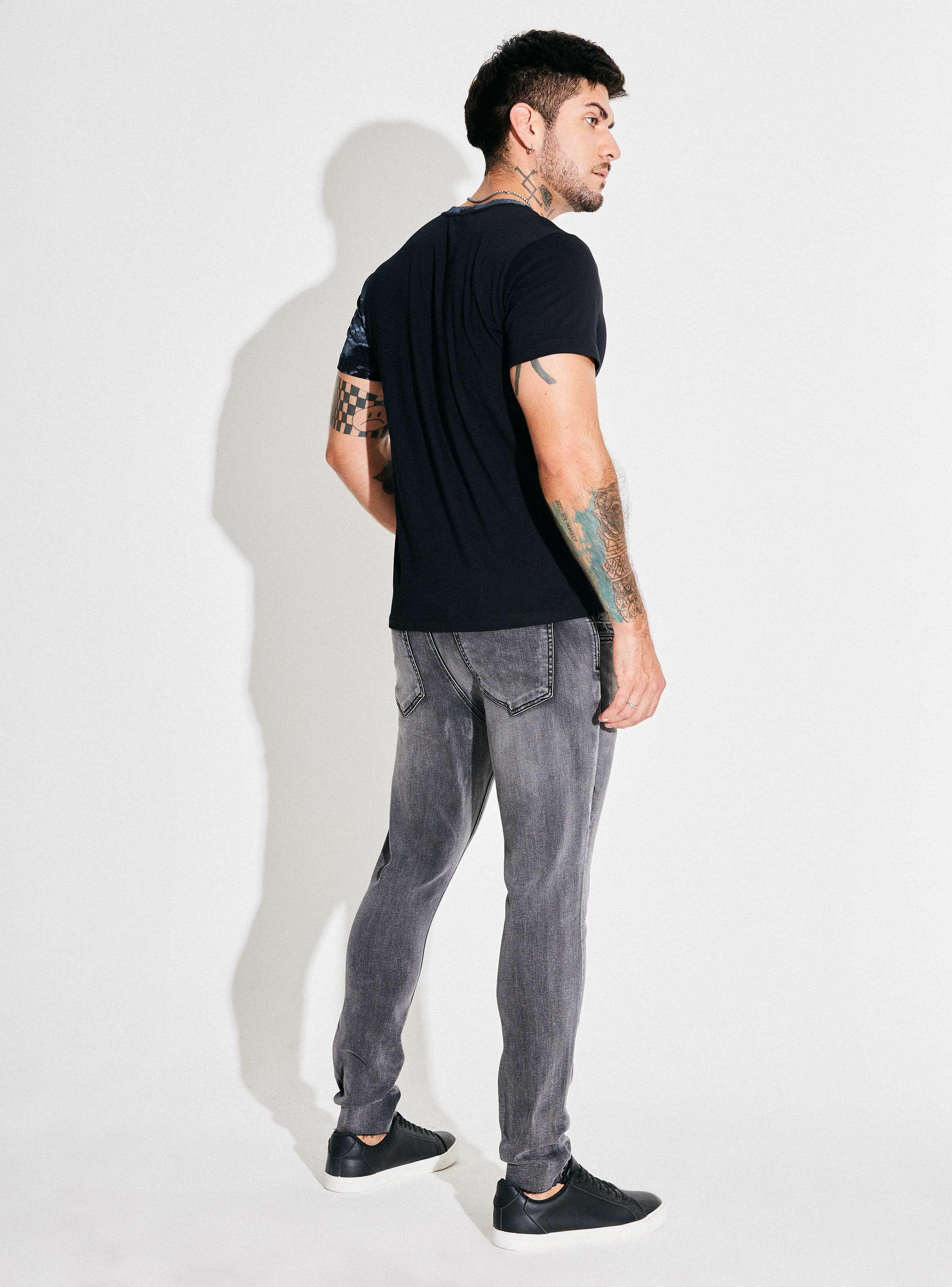 Polera Print Manchas y Logo Brillante-5