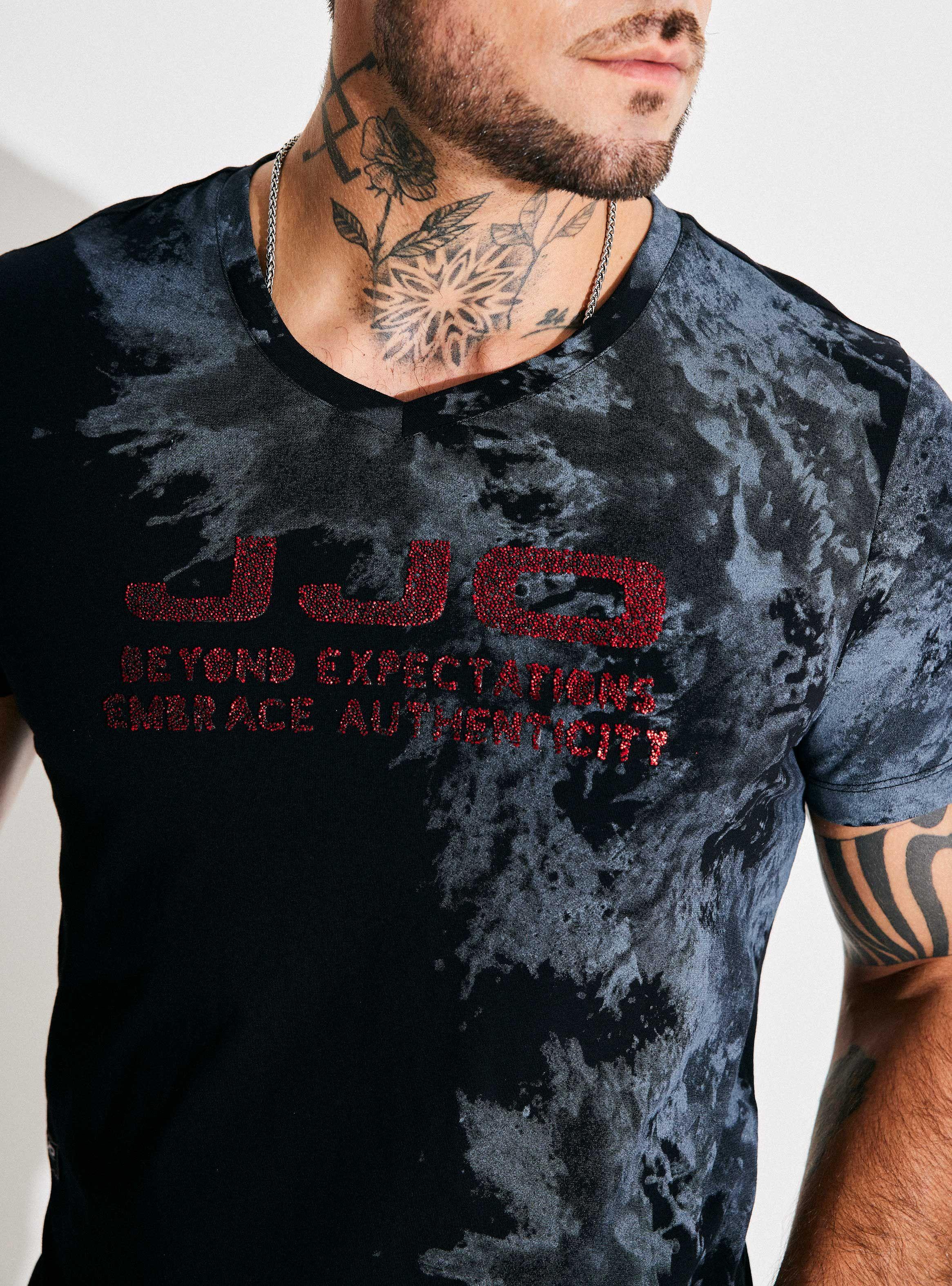 Polera Print Manchas y Logo Brillante-3