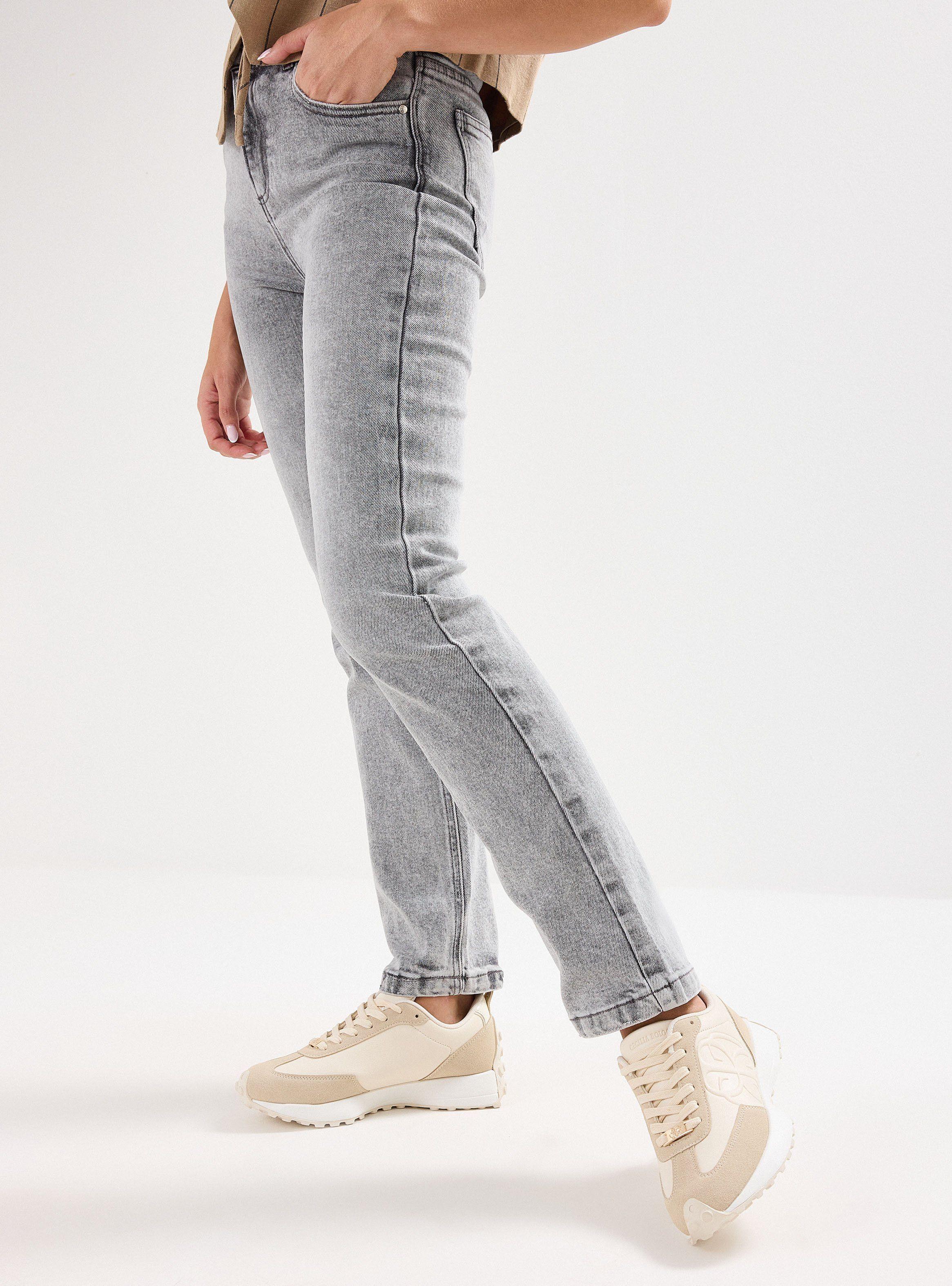 Zapatilla Urbana Plataforma con Charol Mujer-0