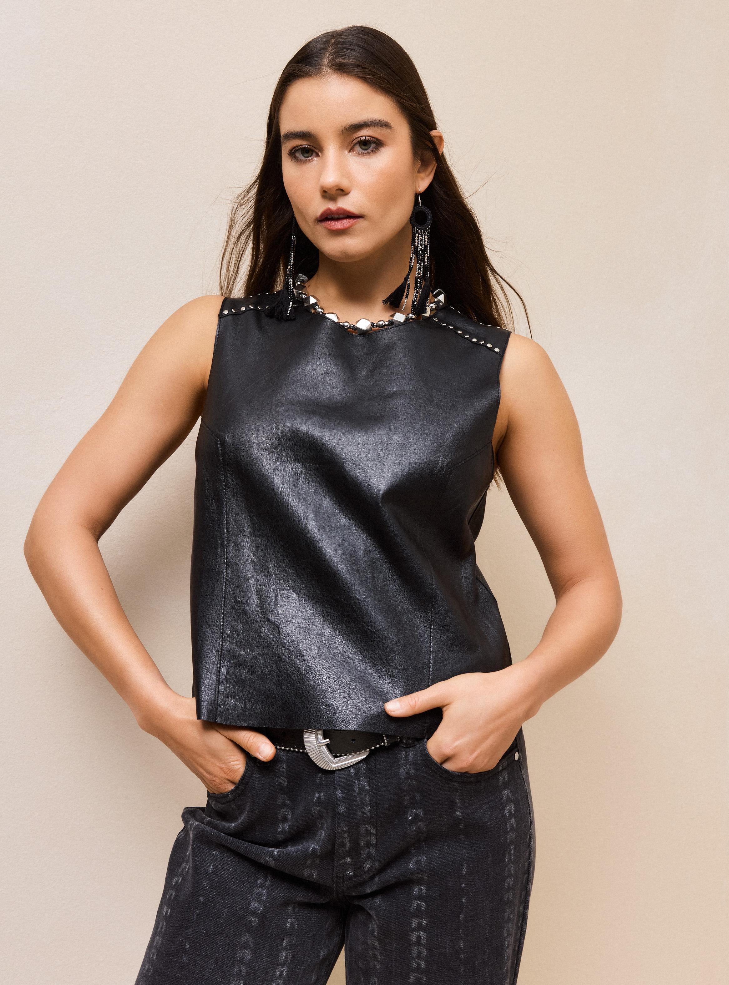 Blusa Cuero Reversible con Tachas en Hombro-0