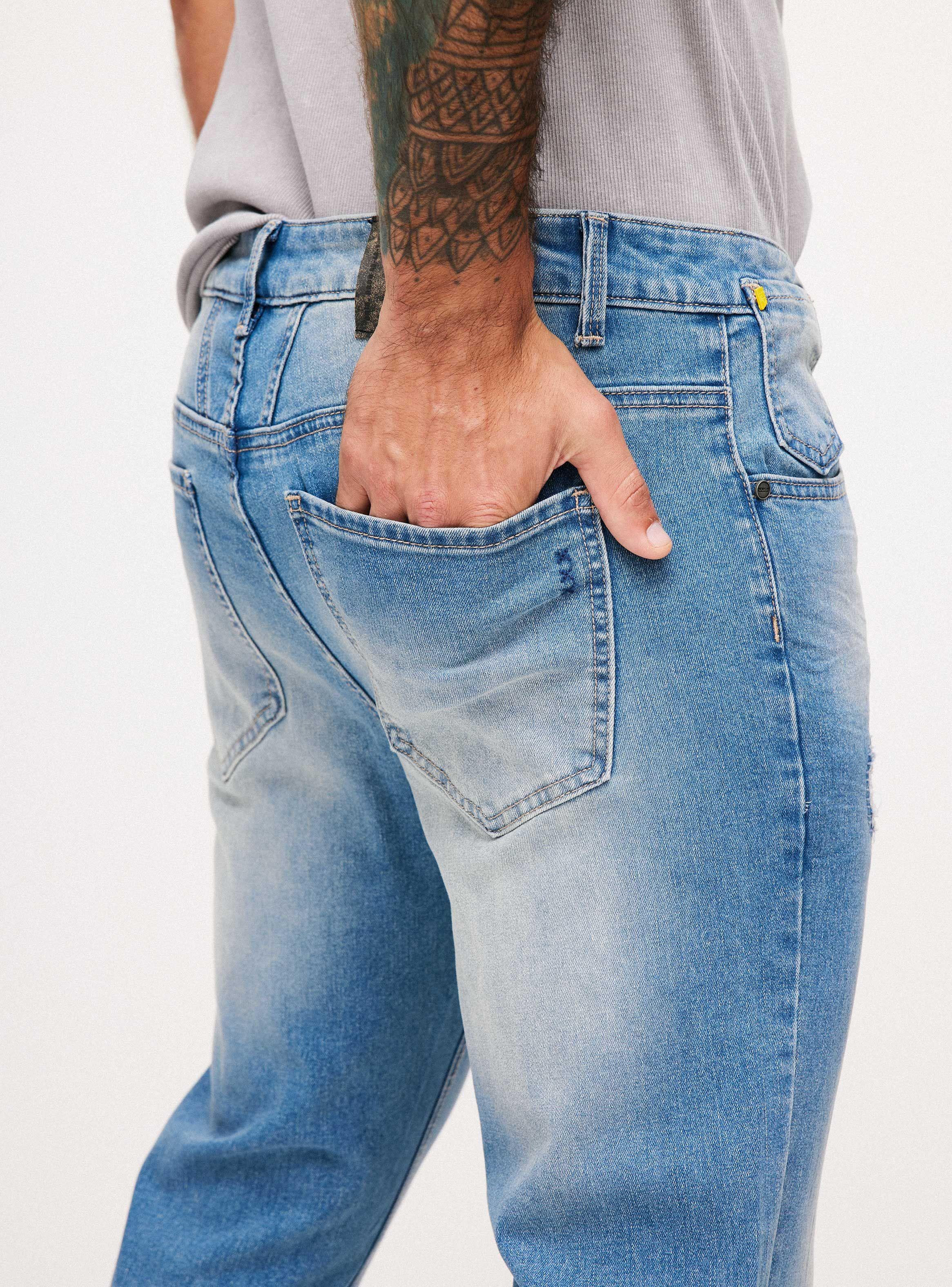 Jeans Sobreteñido Roturas y Remallado-3