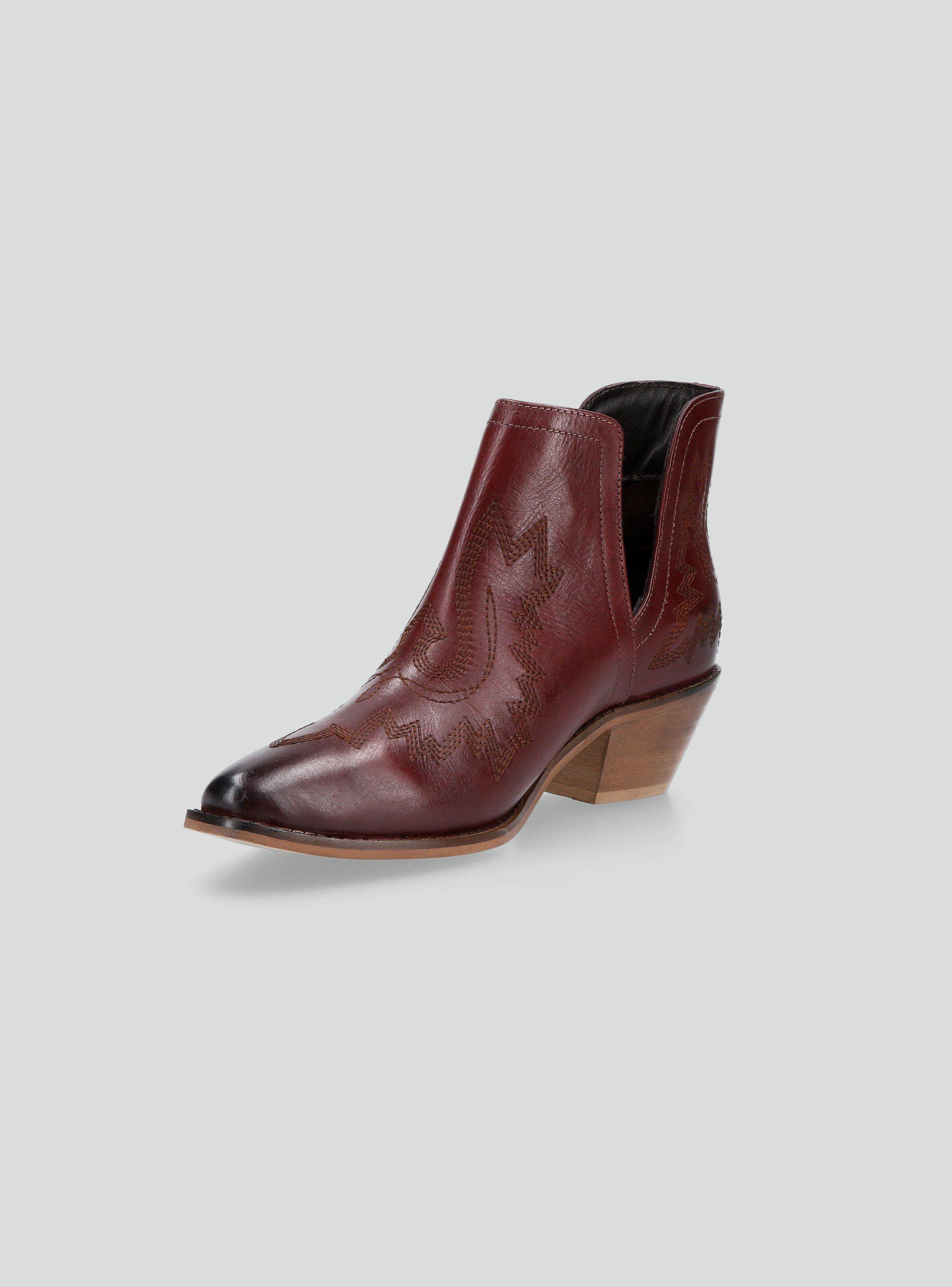 Botín Corte Lateral Cuero con Bordados Mujer-2