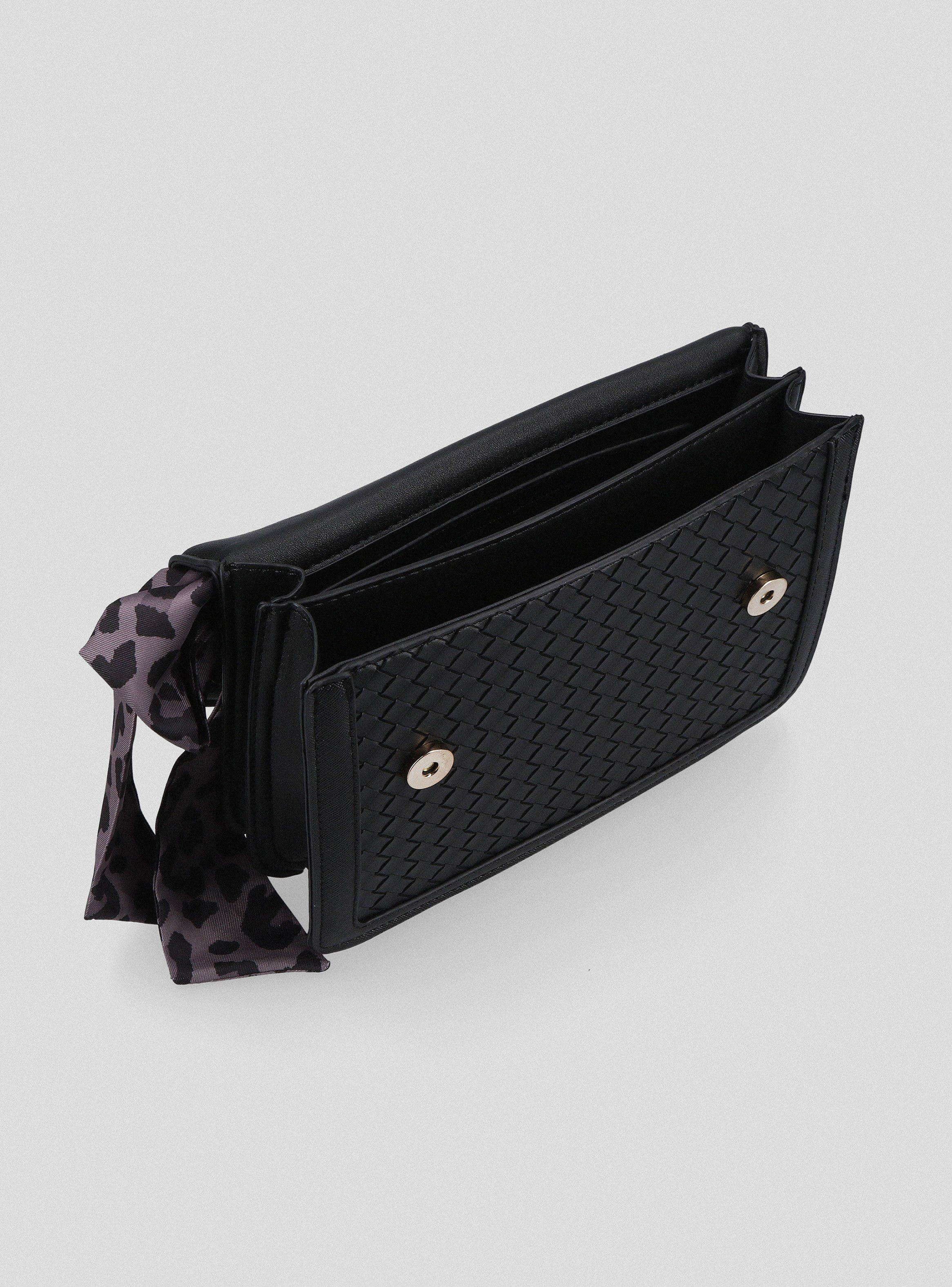 Cartera con Asa de Cadena y Efecto Trenzado-5