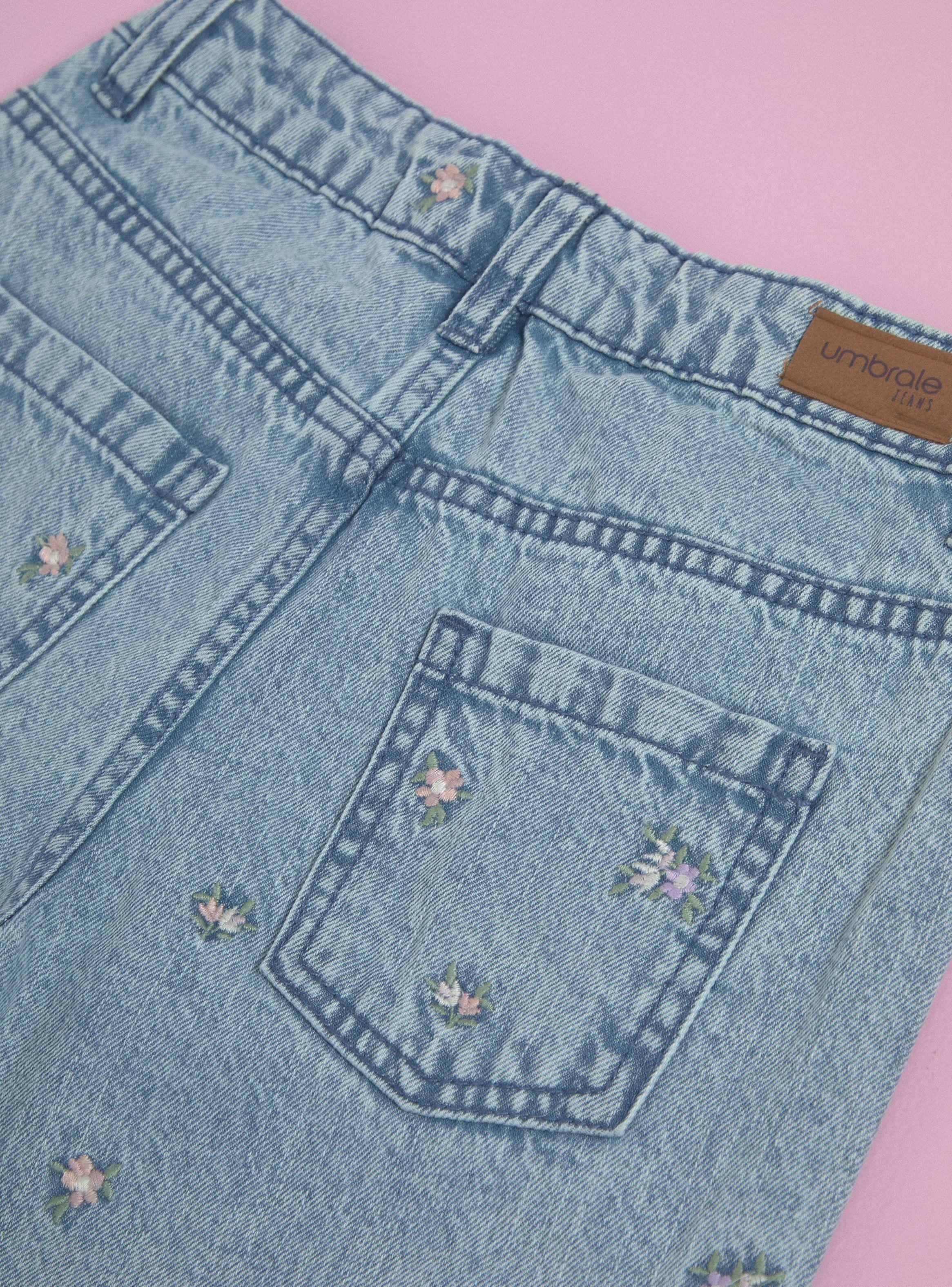 Jeans Mom Fit con Bordados-4