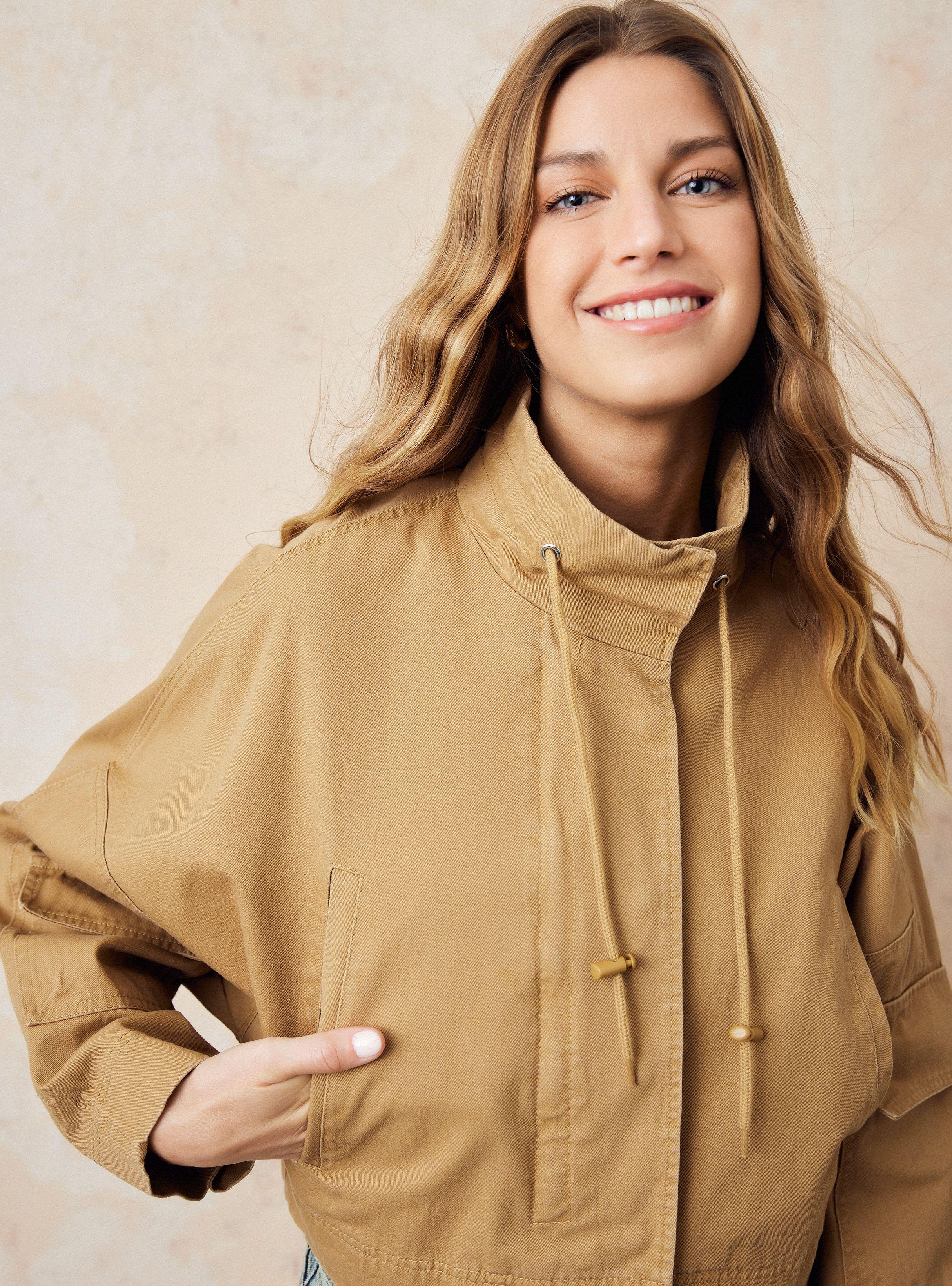 Chaqueta Lavada con Cuello Alto-3