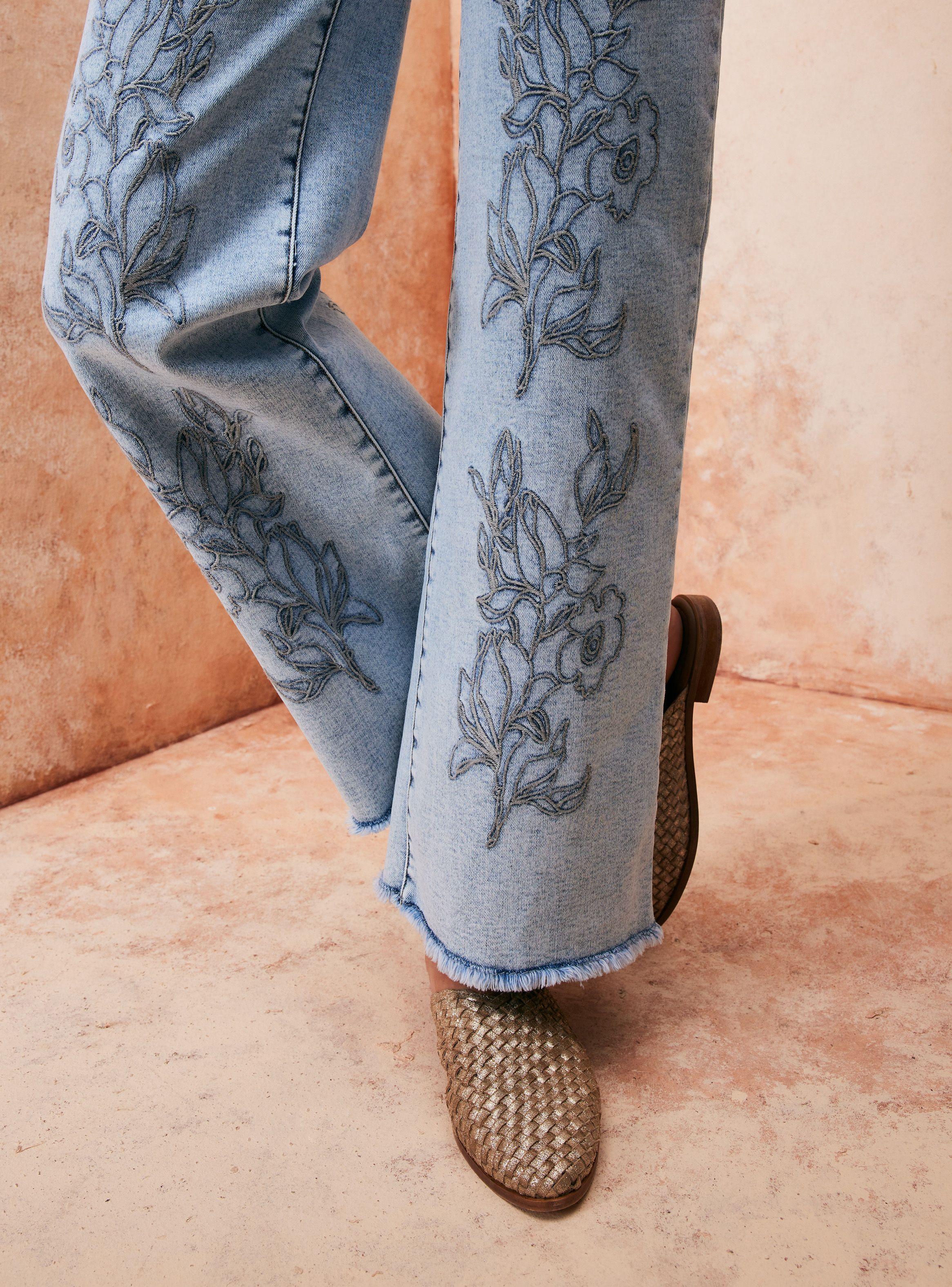Jeans Bordado al Tono en Delantero-3