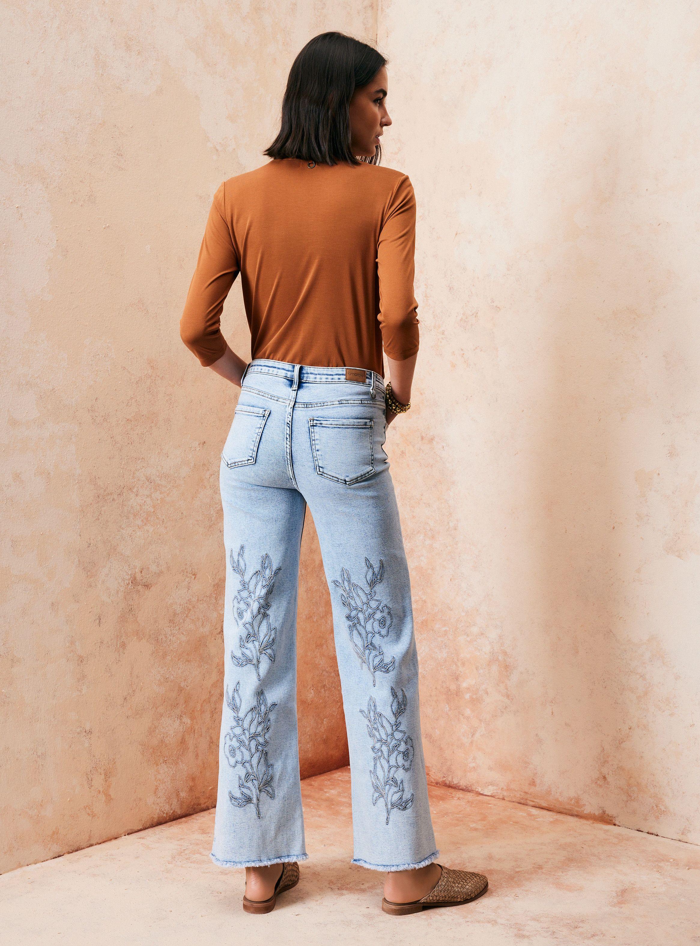 Jeans Bordado al Tono en Delantero-5