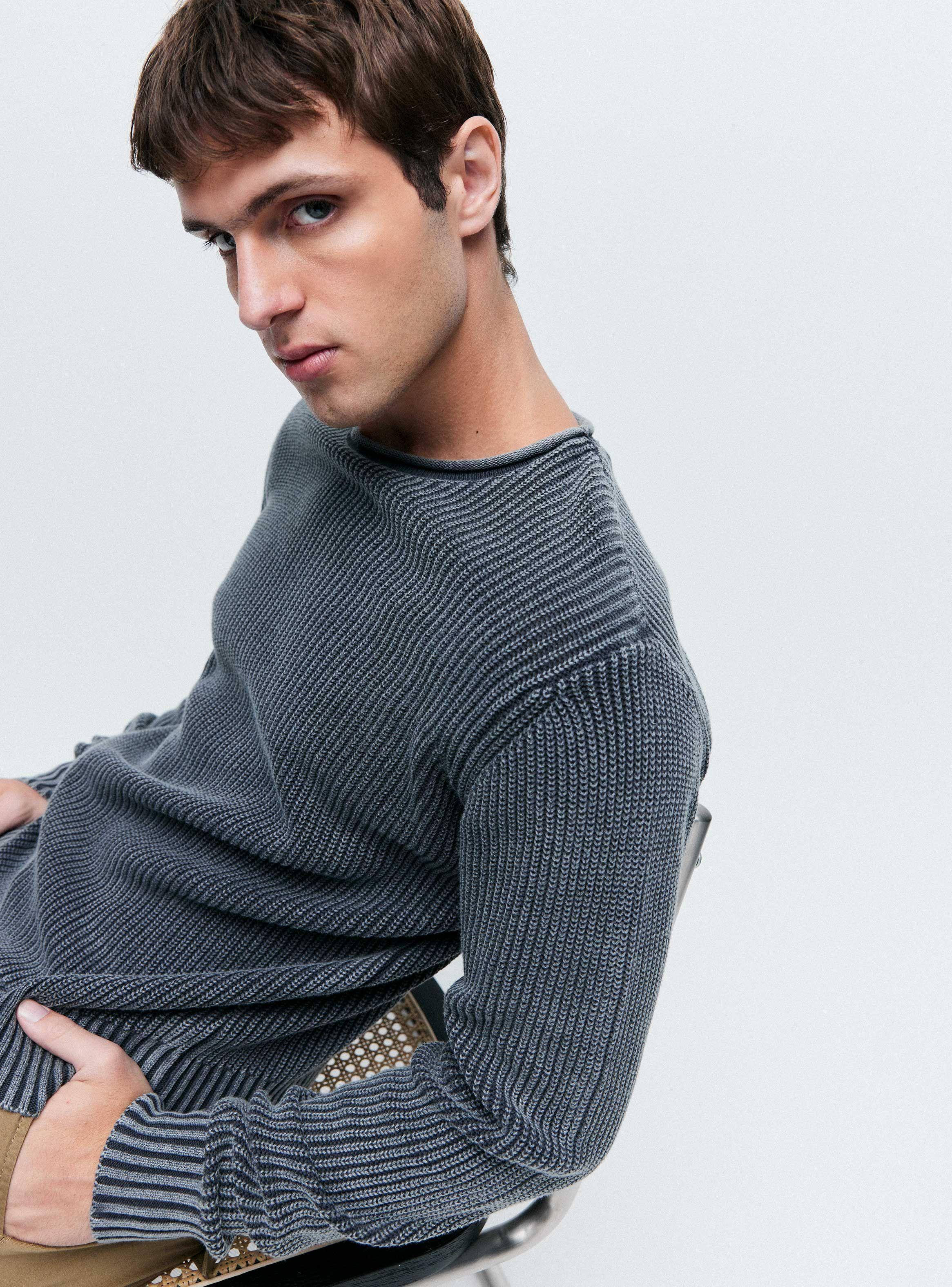 Sweater Rolled with acyd wash-2