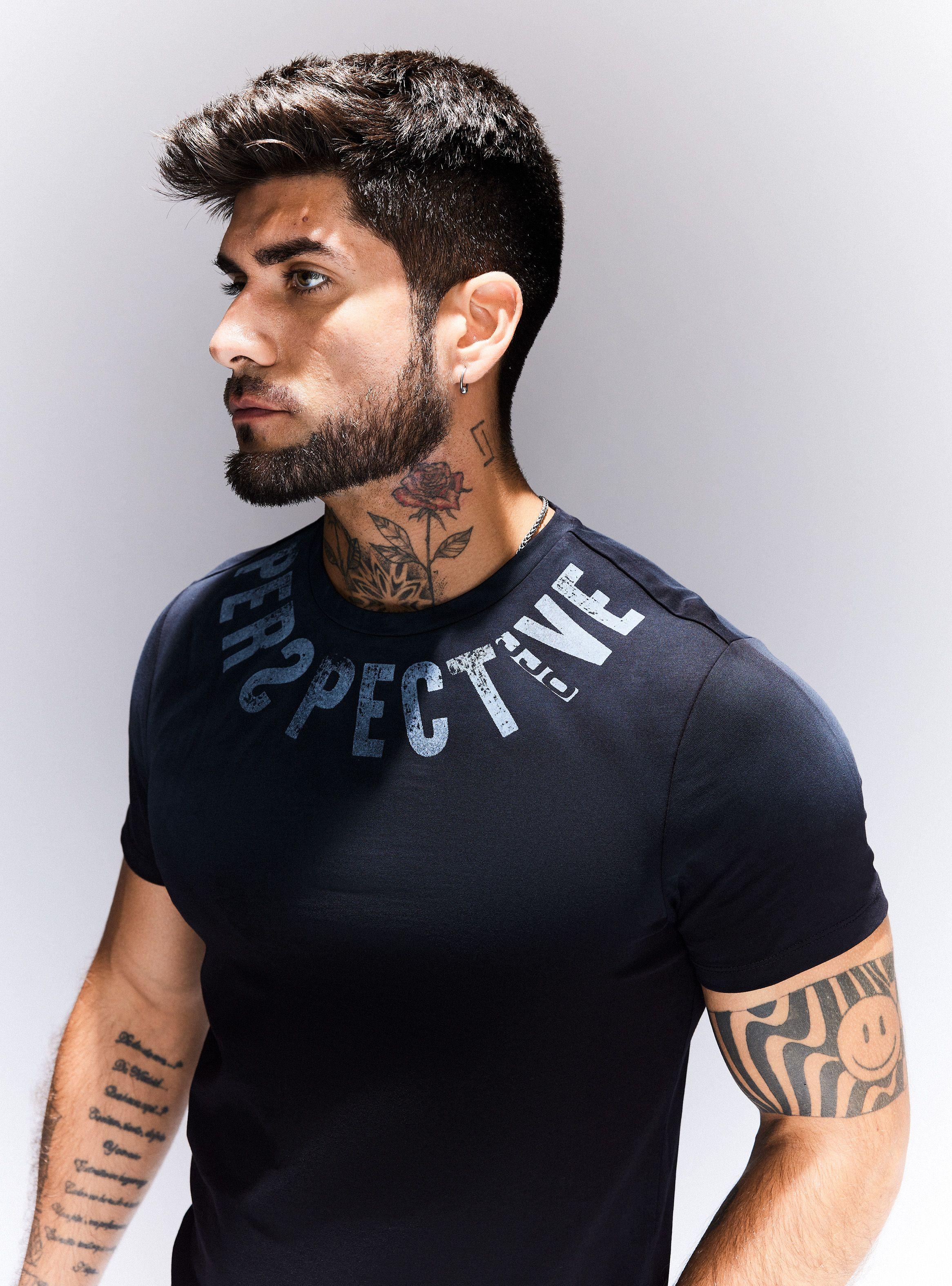 Polera Estampado Alrededor Cuello Pintura Spray-2