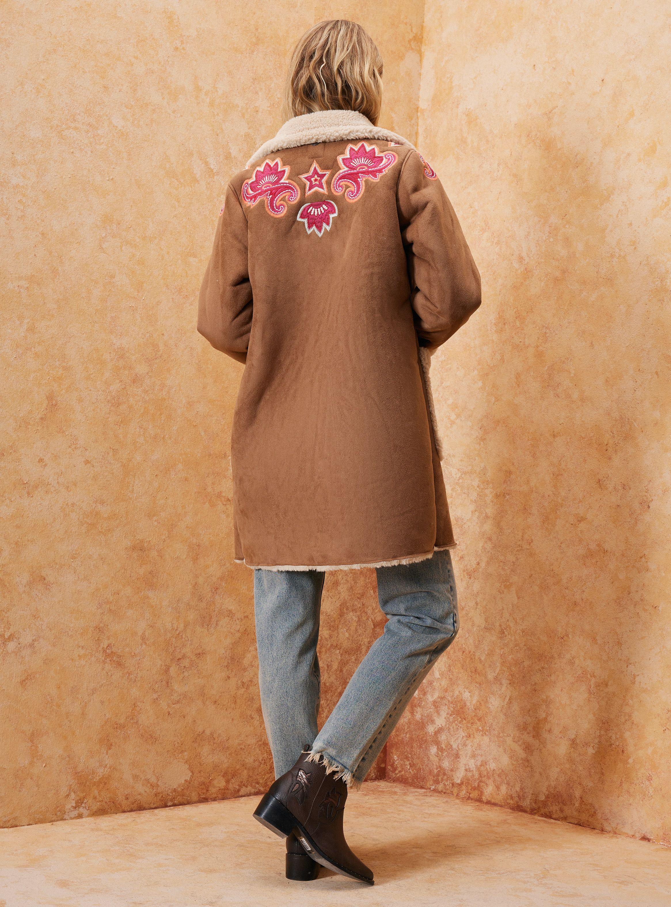 Chaqueta Tipo Abrigo con Aplicación de Bordados-5