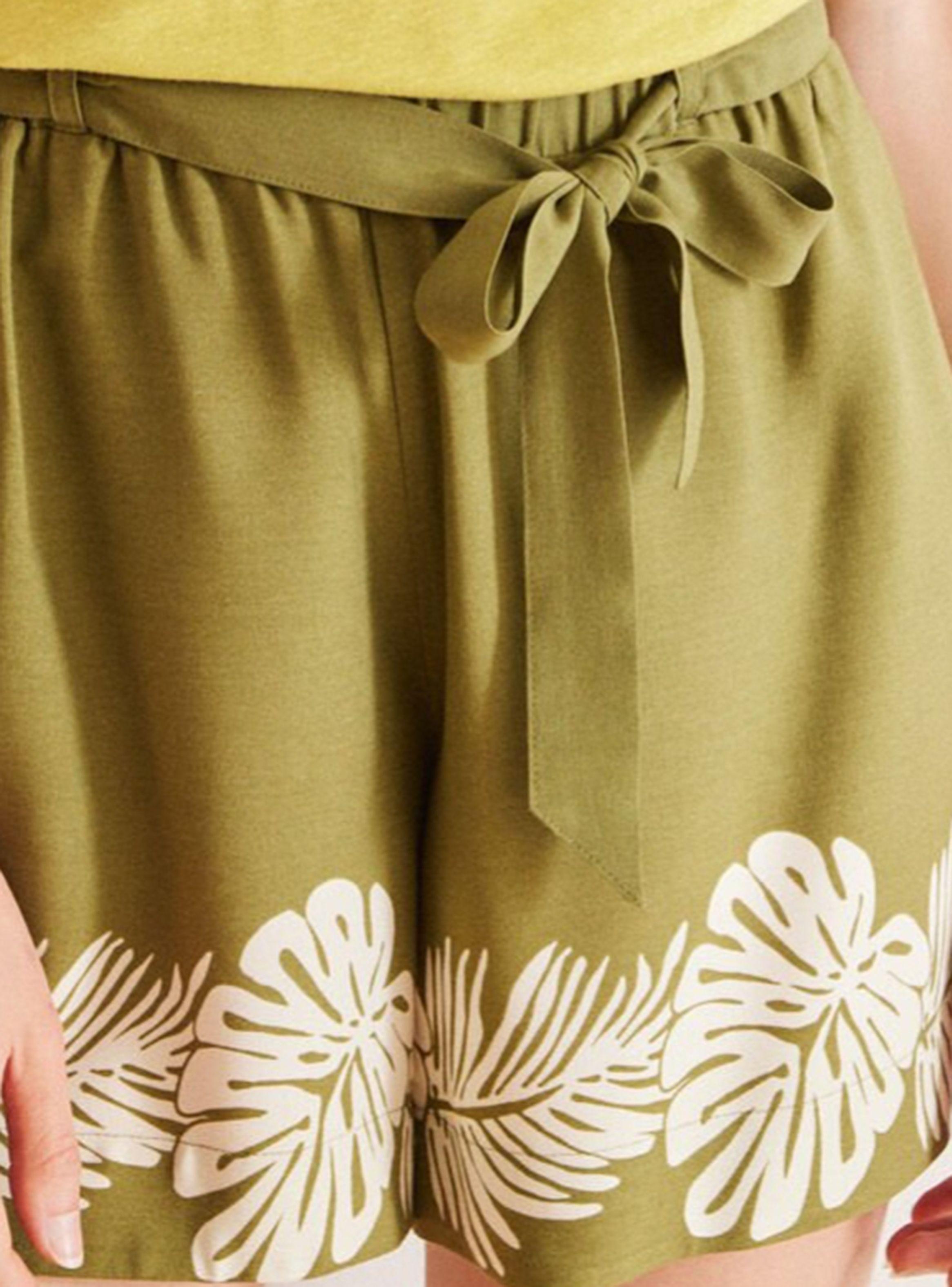 Short Viscosa Kaki Estampado Hojas-2