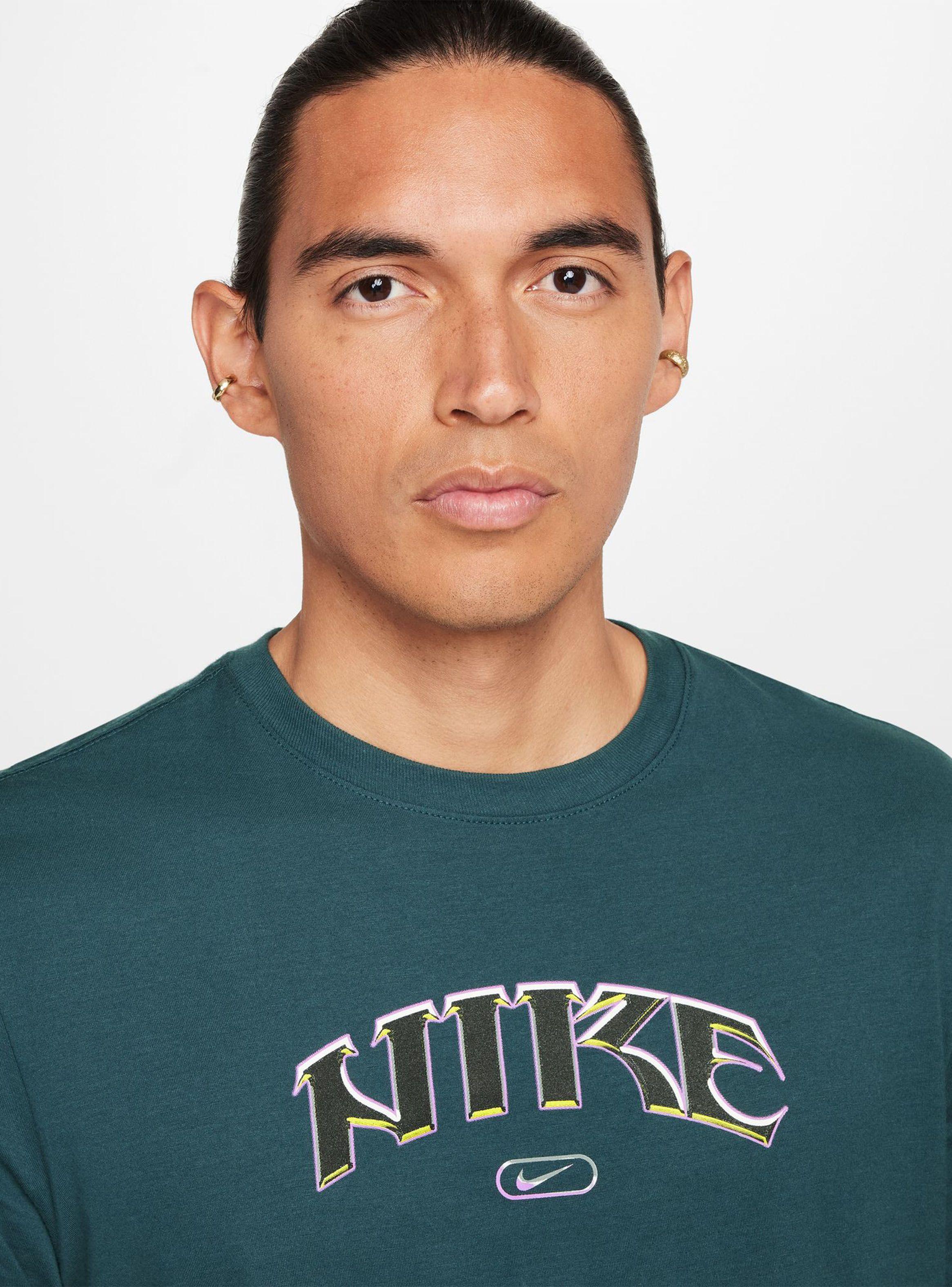 Polera Estampado Logo Graphic-2