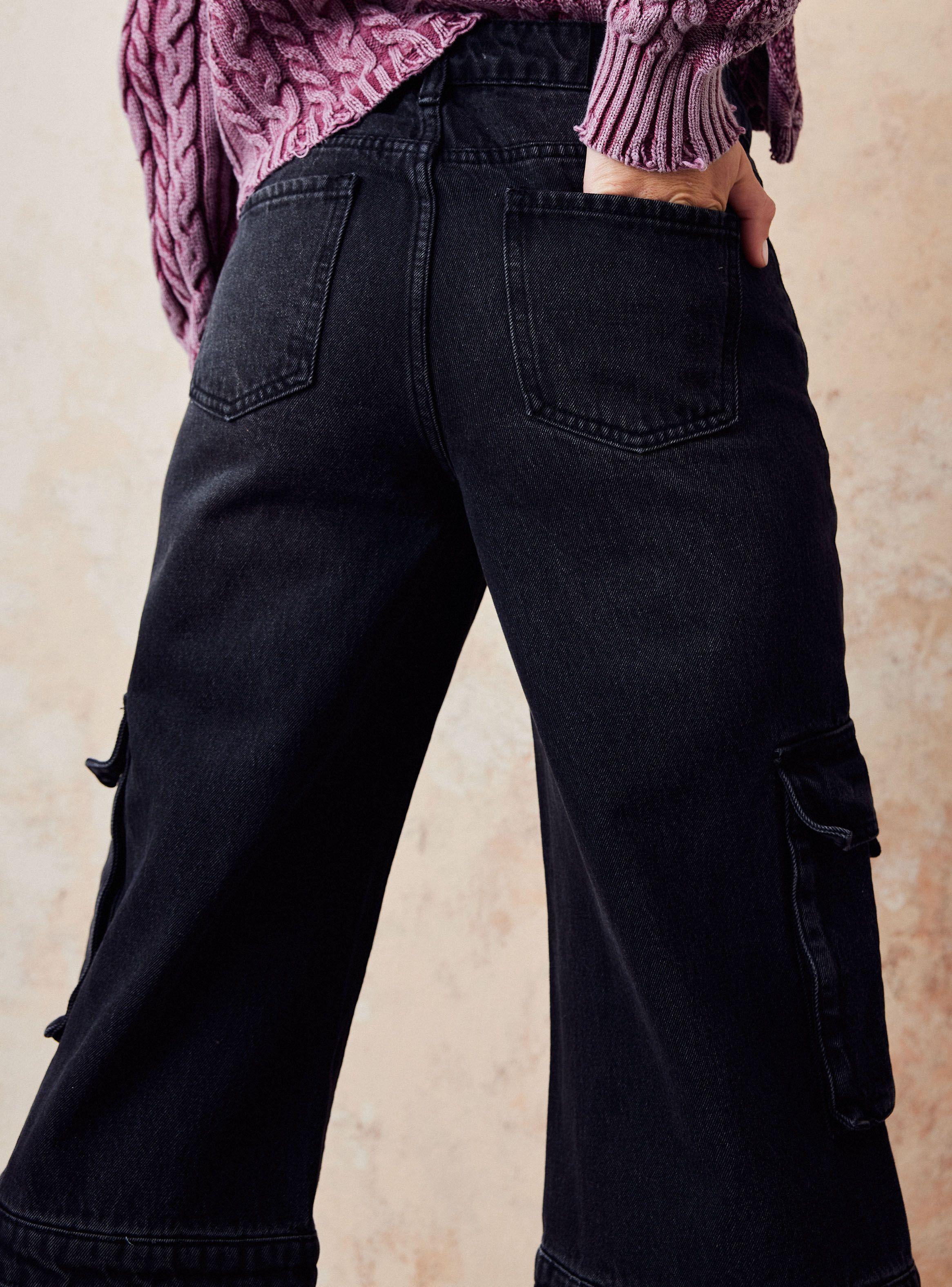 Jeans Bolsillos Cargo con Lavado y Cortes-3