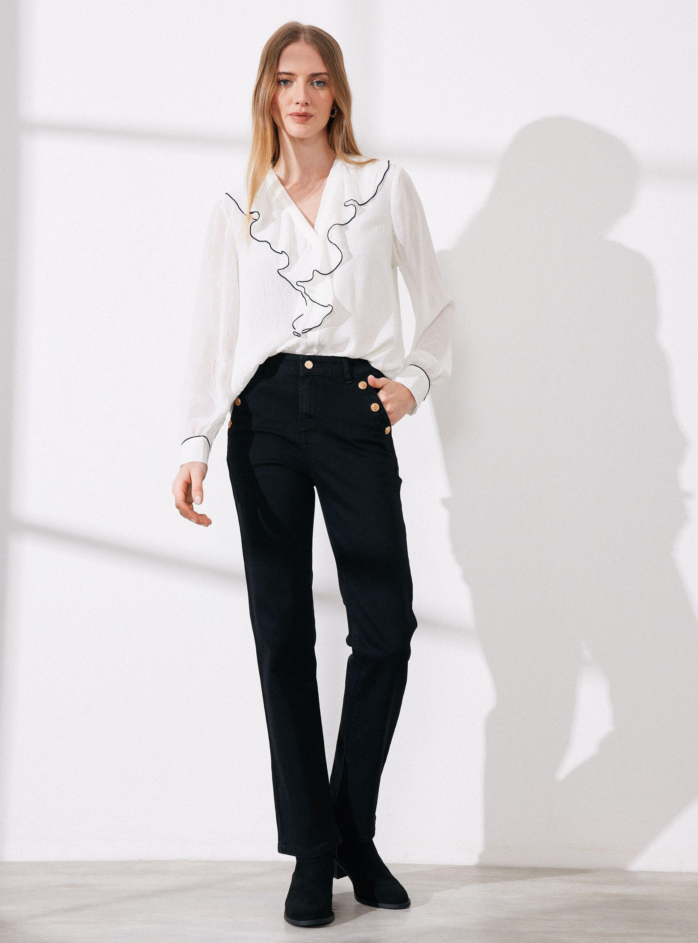 Blusa con Vuelo en Escote y Terminación en Contraste-4