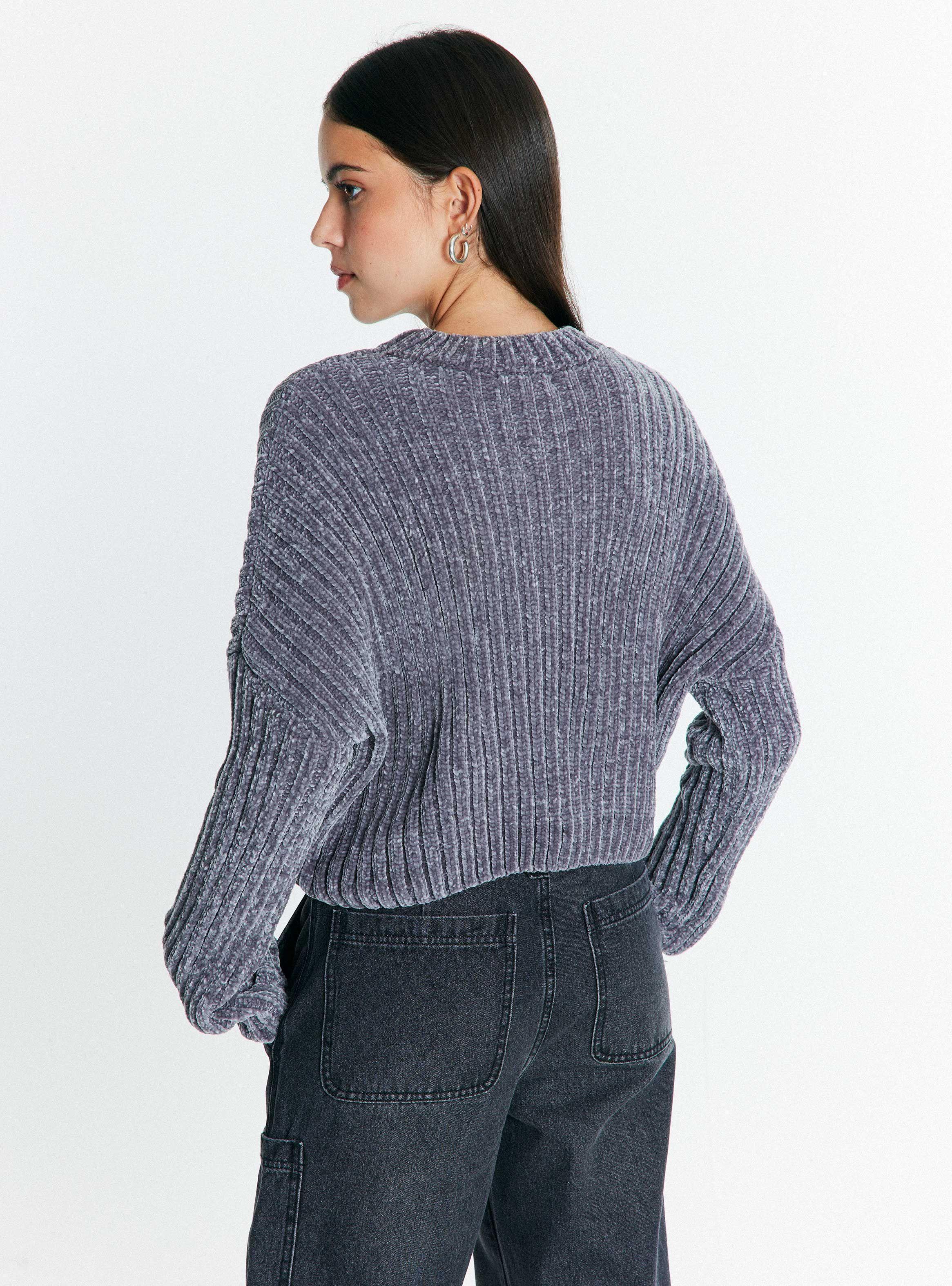 Sweater Cuello Redondo con Apertura-1