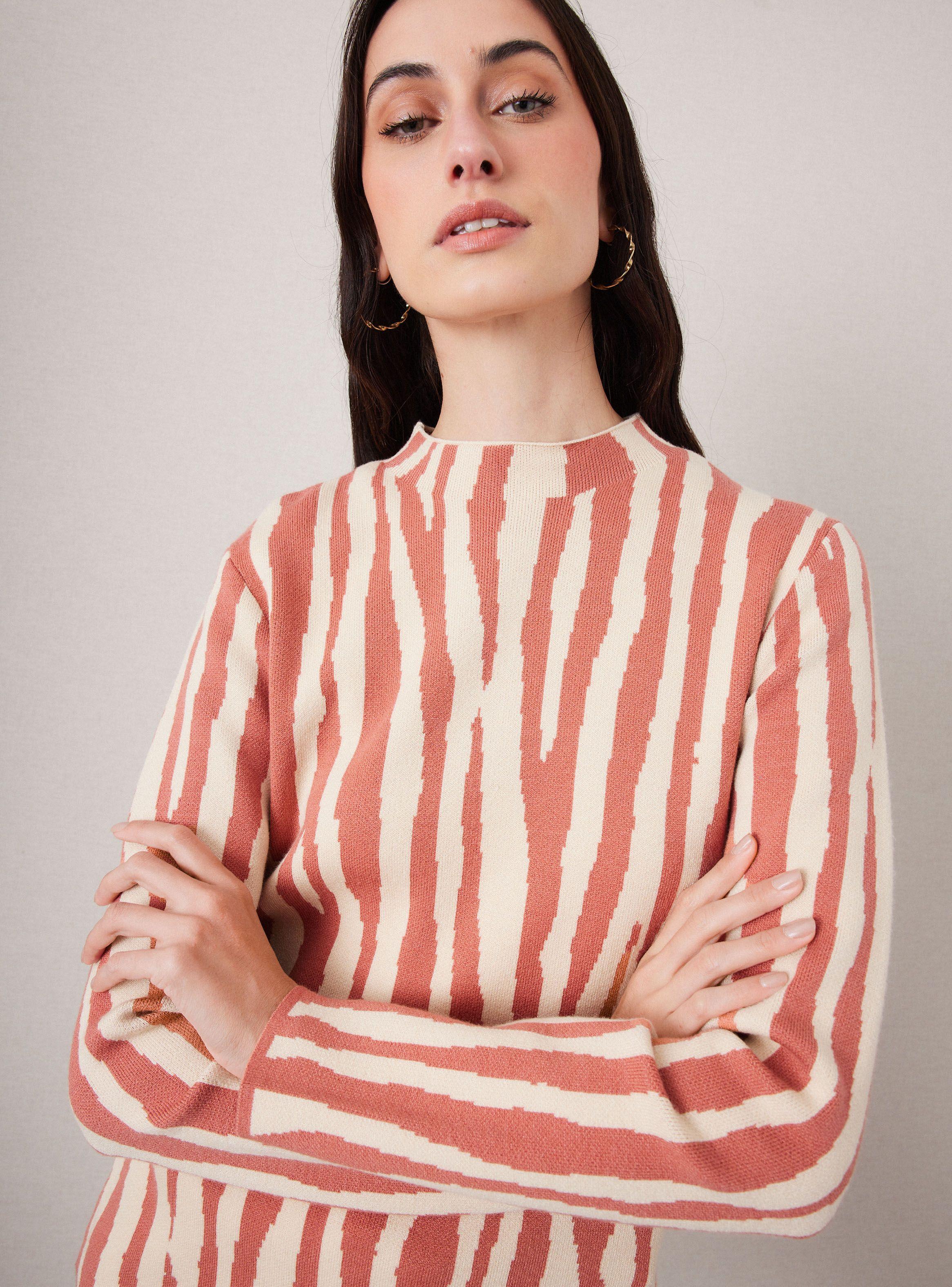 Sweater con Diseño Bicolor y Cuello Alto-2