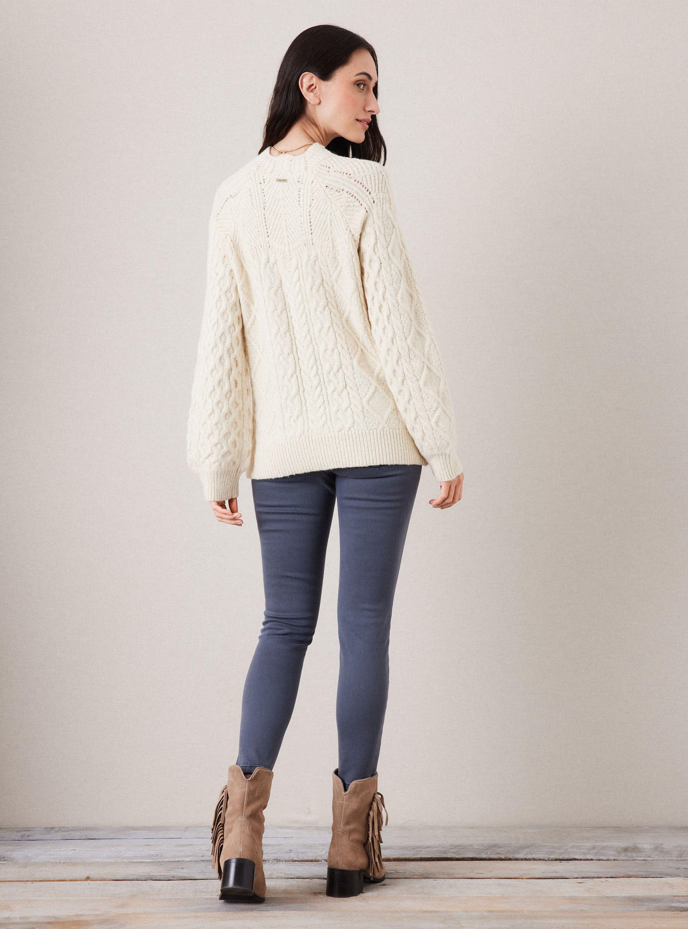Sweater Trenzado con Detalle de Líneas y Cuello Alto-5