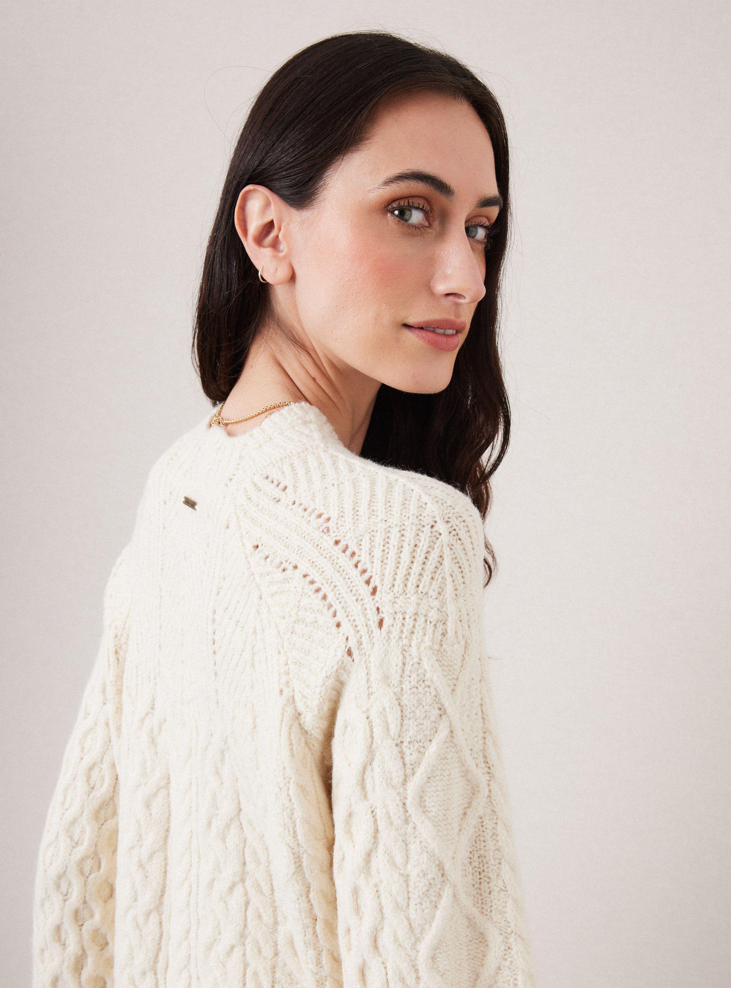 Sweater Trenzado con Detalle de Líneas y Cuello Alto-3