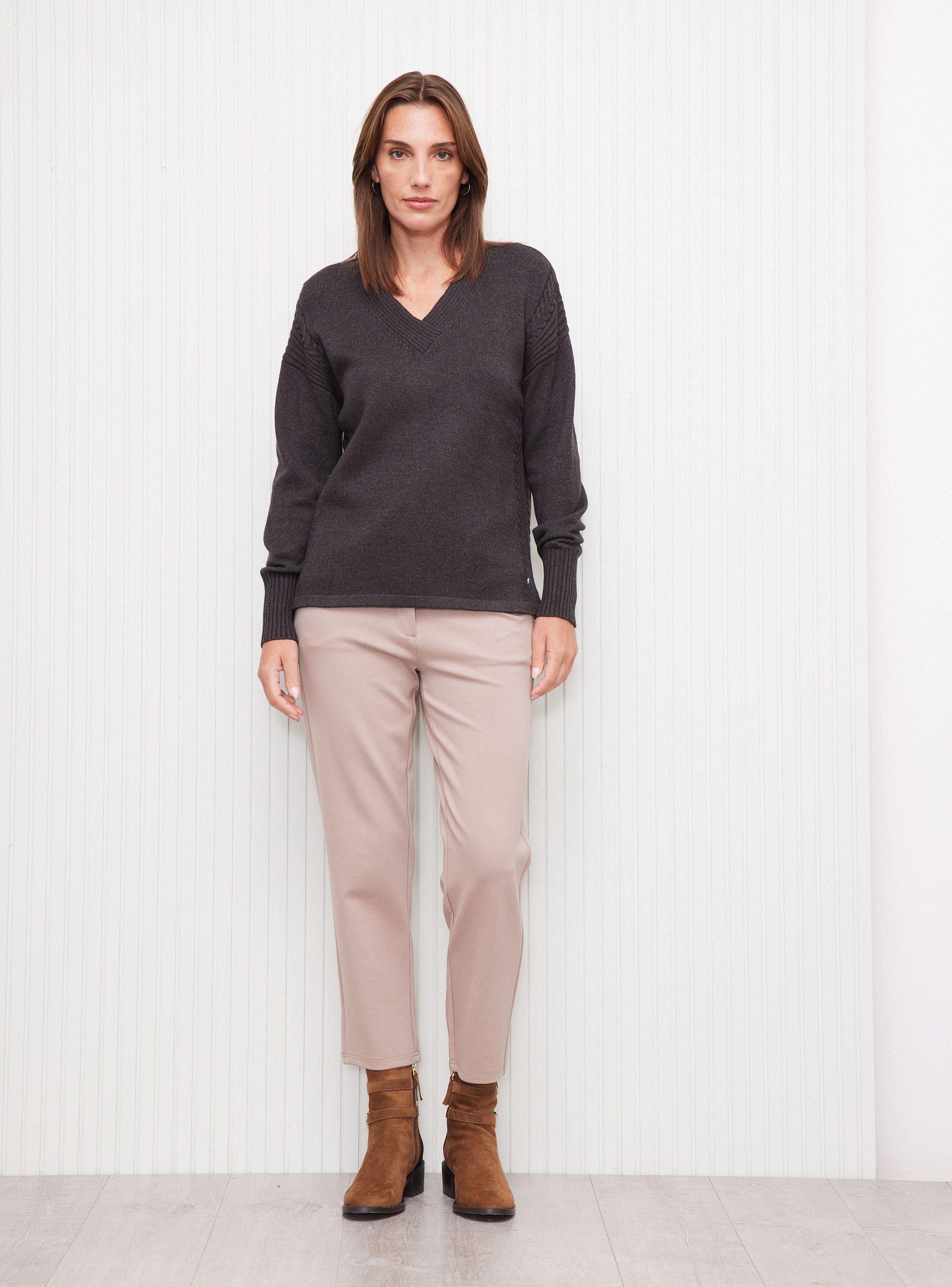 Sweater Cuello en V con Trenzas en Costados Puños Rib-4