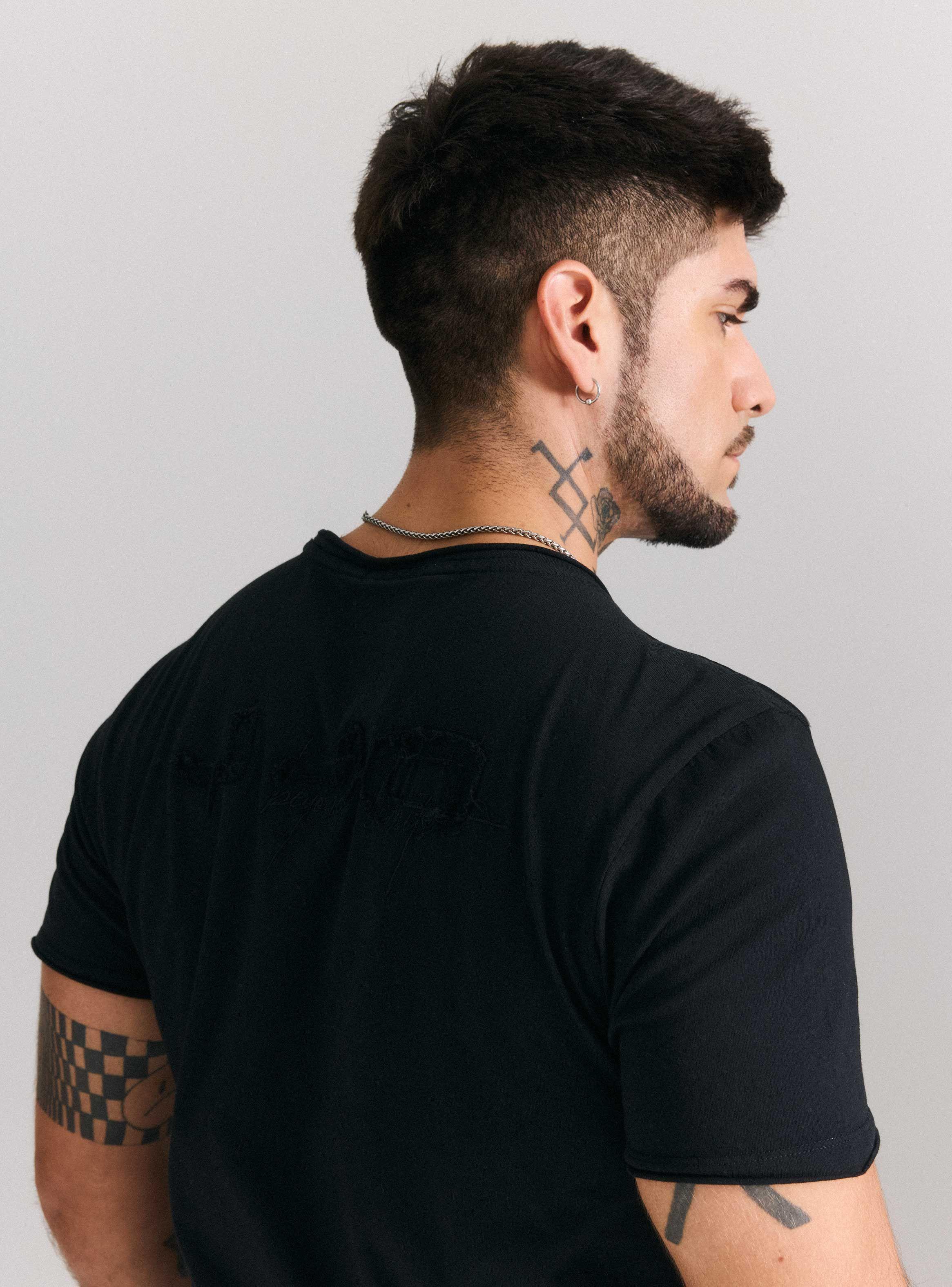 Polera Parche Tela Deshilachada Bordado Espalda-3