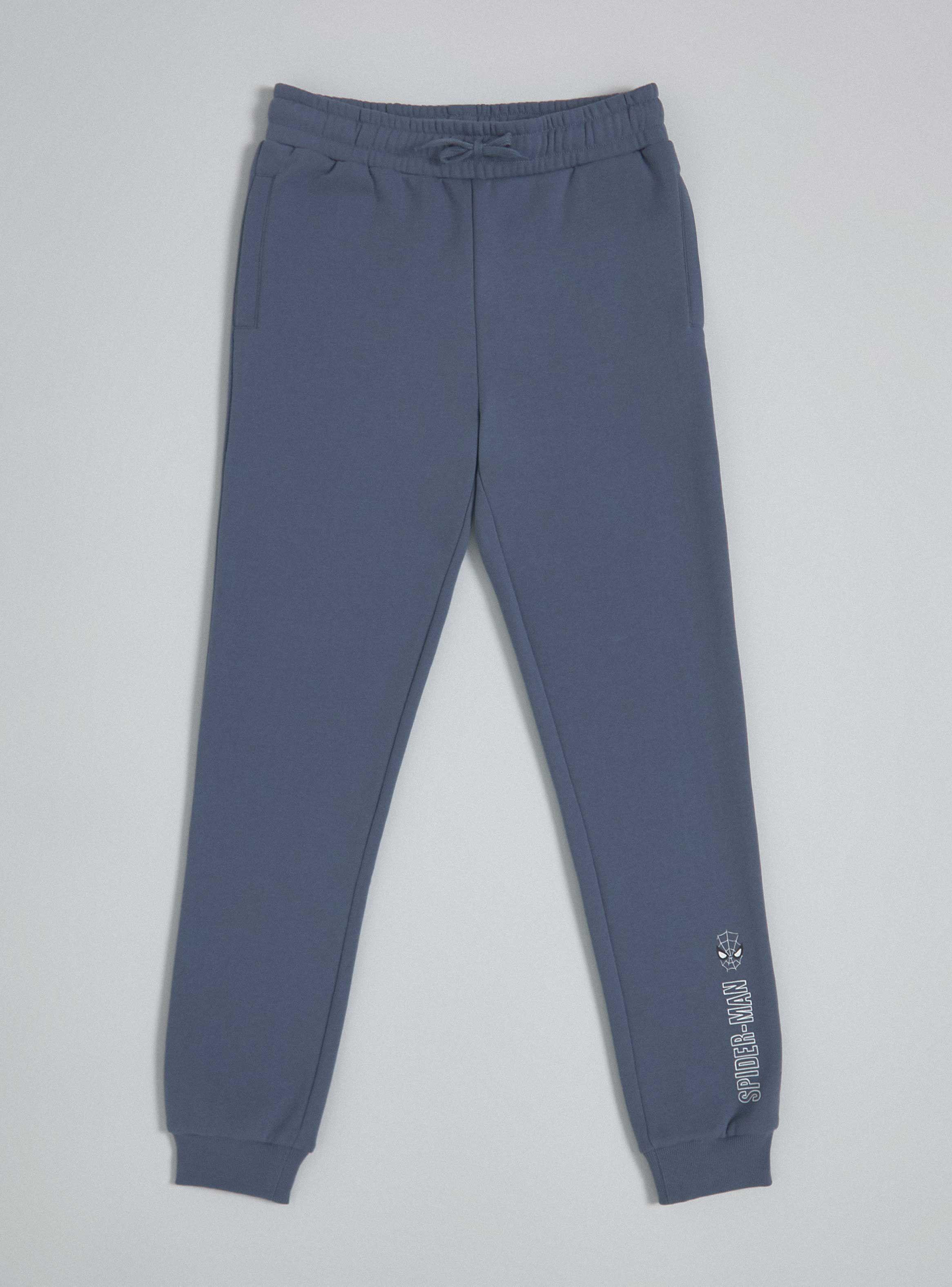 Pantalón de Buzo Básico con Print en Una Pierna y Bolsillos-2
