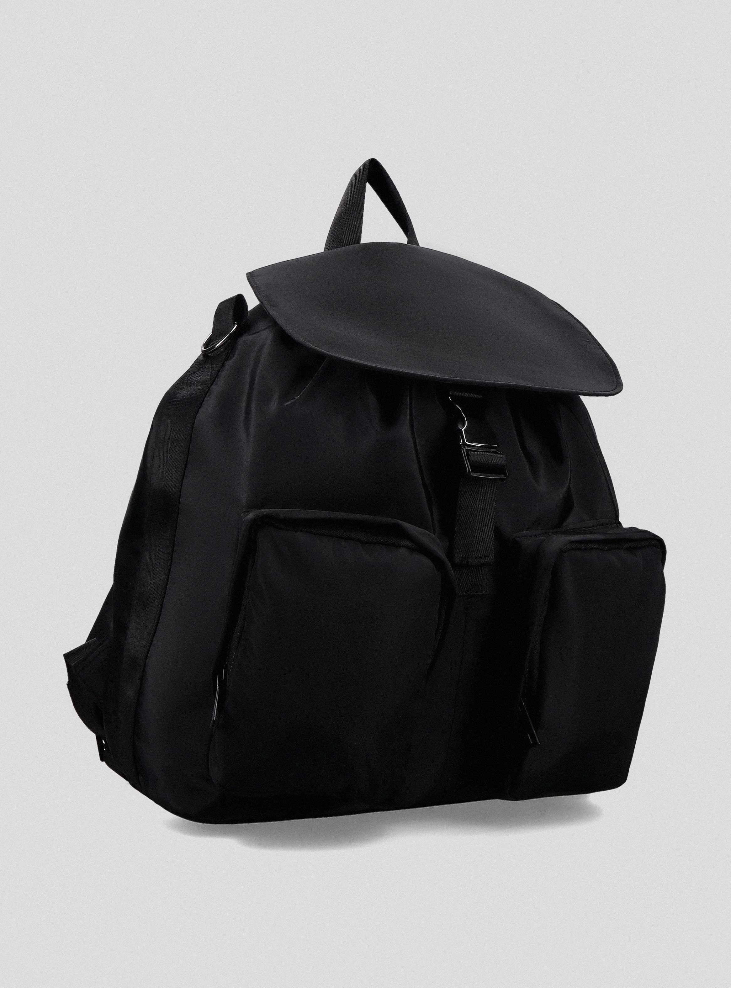 Mochila Bolsillos en el Frente y Tapa-2