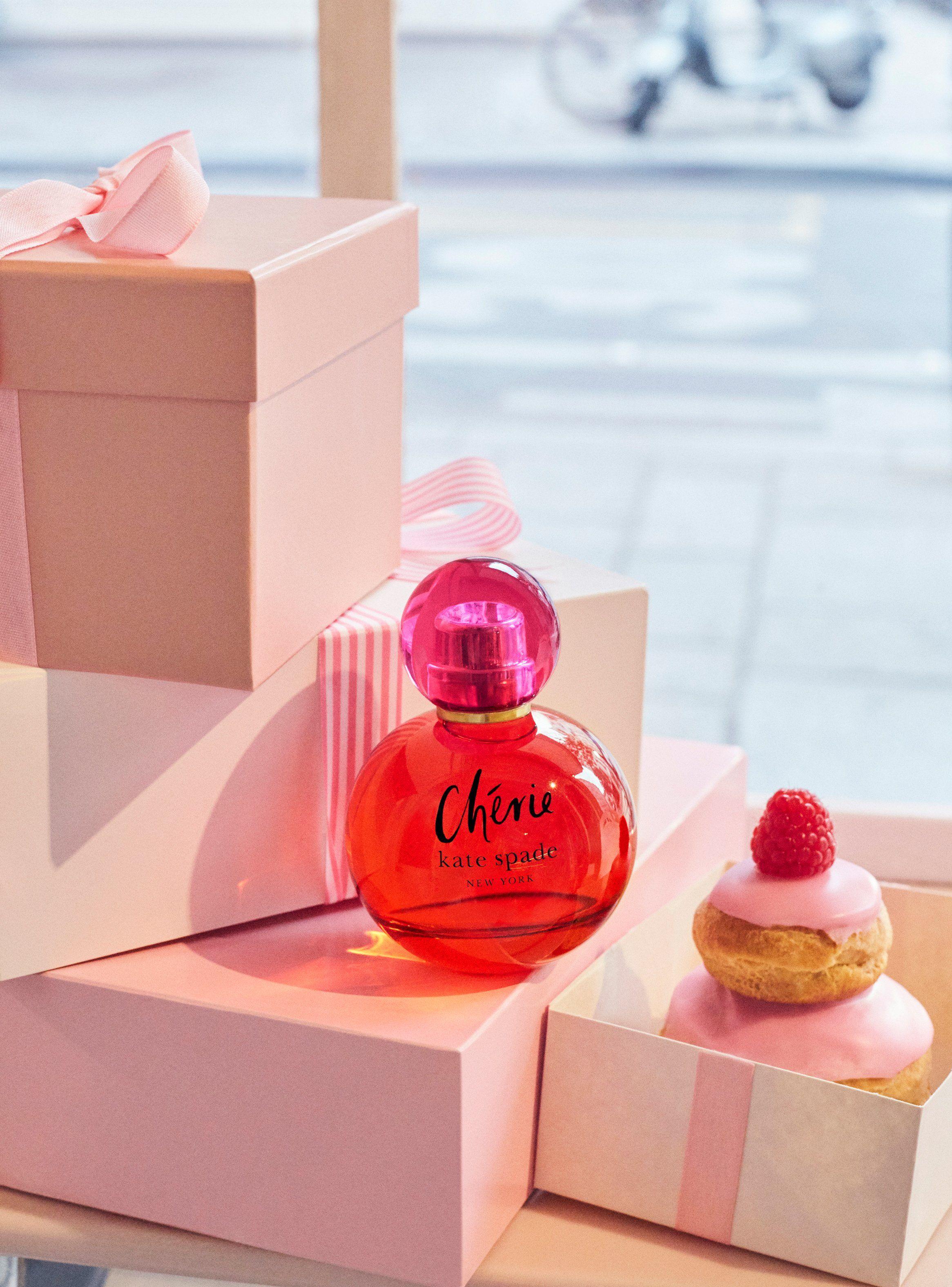 Set Mujer Cherie EDP Mujer 100 ml + Body Lotion 100 ml + 7.5 ml-2