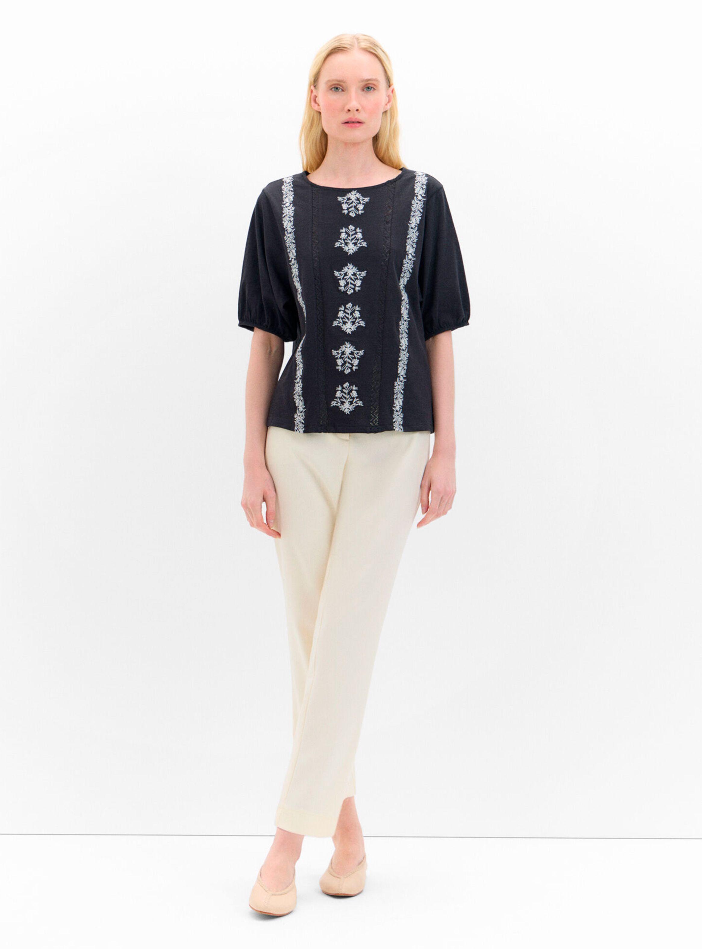 Polera Bordado Frontal Flores-3