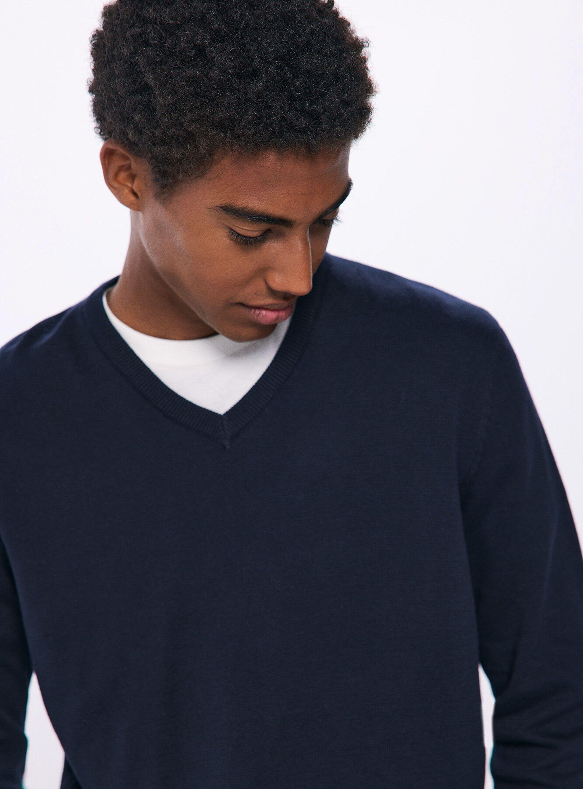 Sweater Básico Cuello Pico-2