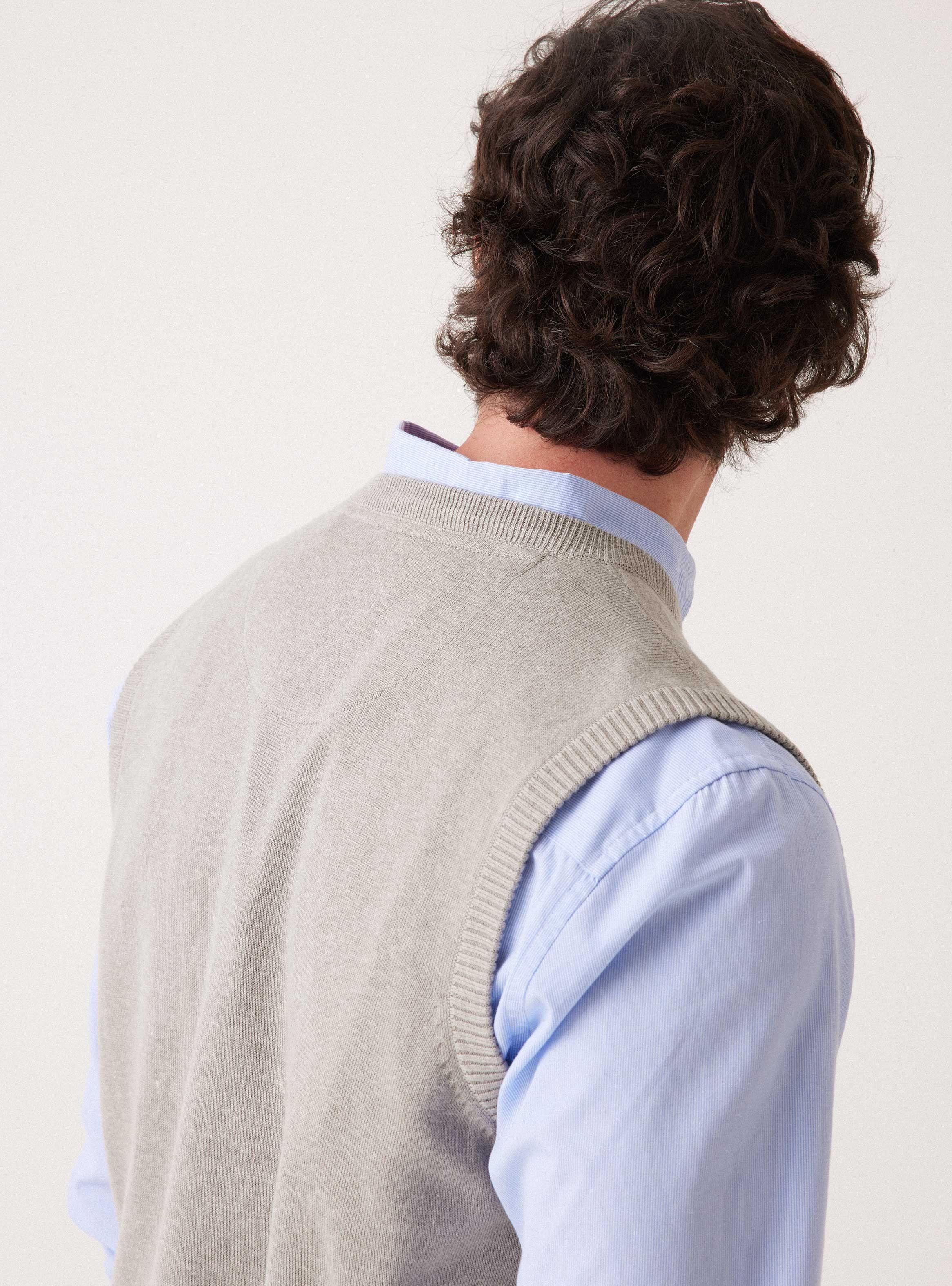 Sweater Básico sin Mangas-3