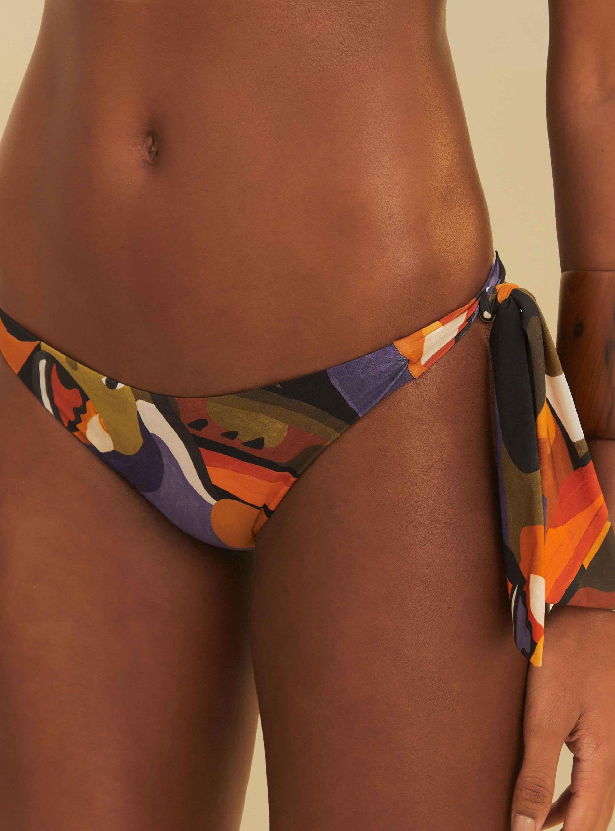 Bikini Triángulos con Nudo al Centro-4