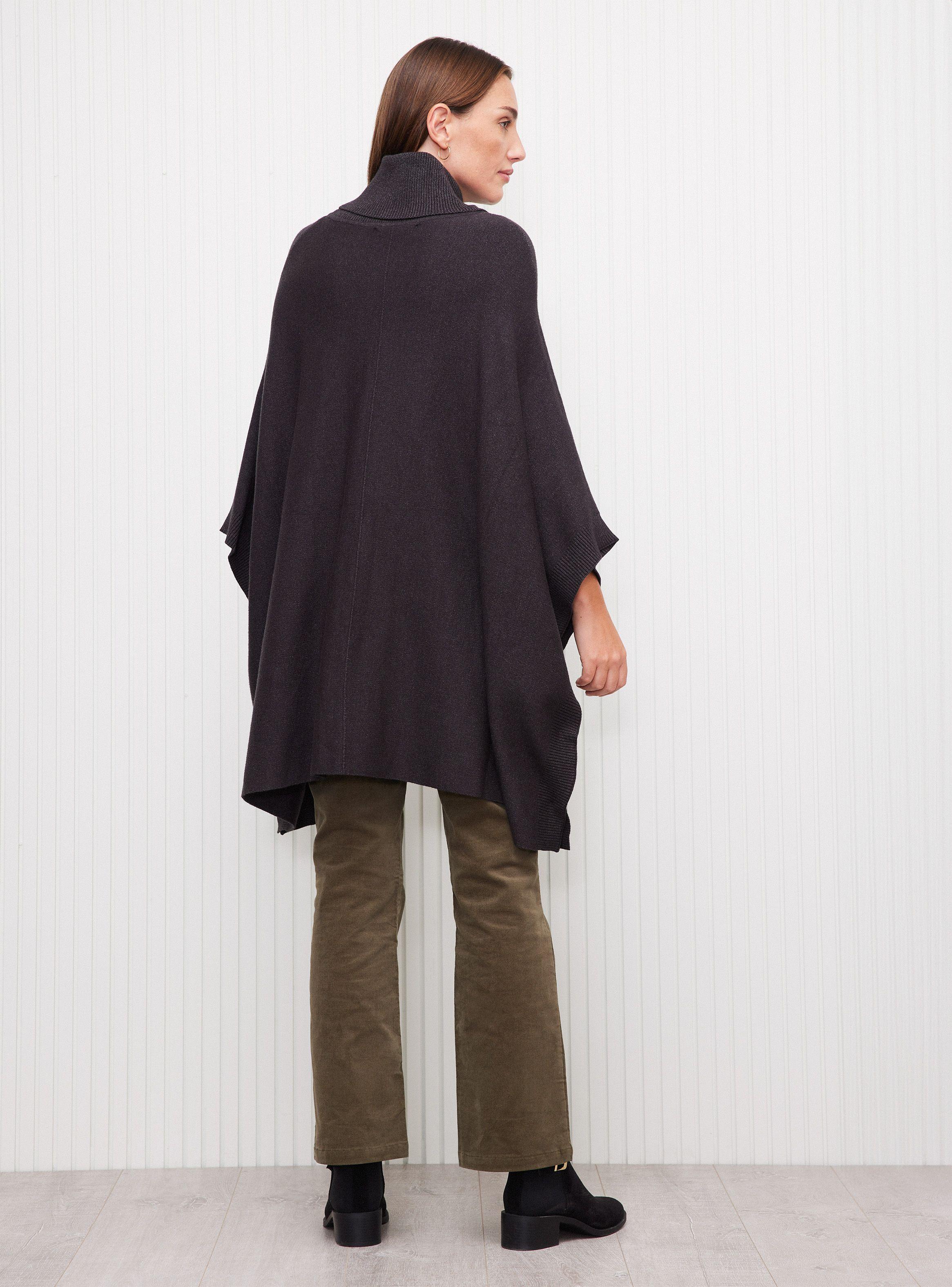 Sweater Poncho Tejido con Botones en Costados-5