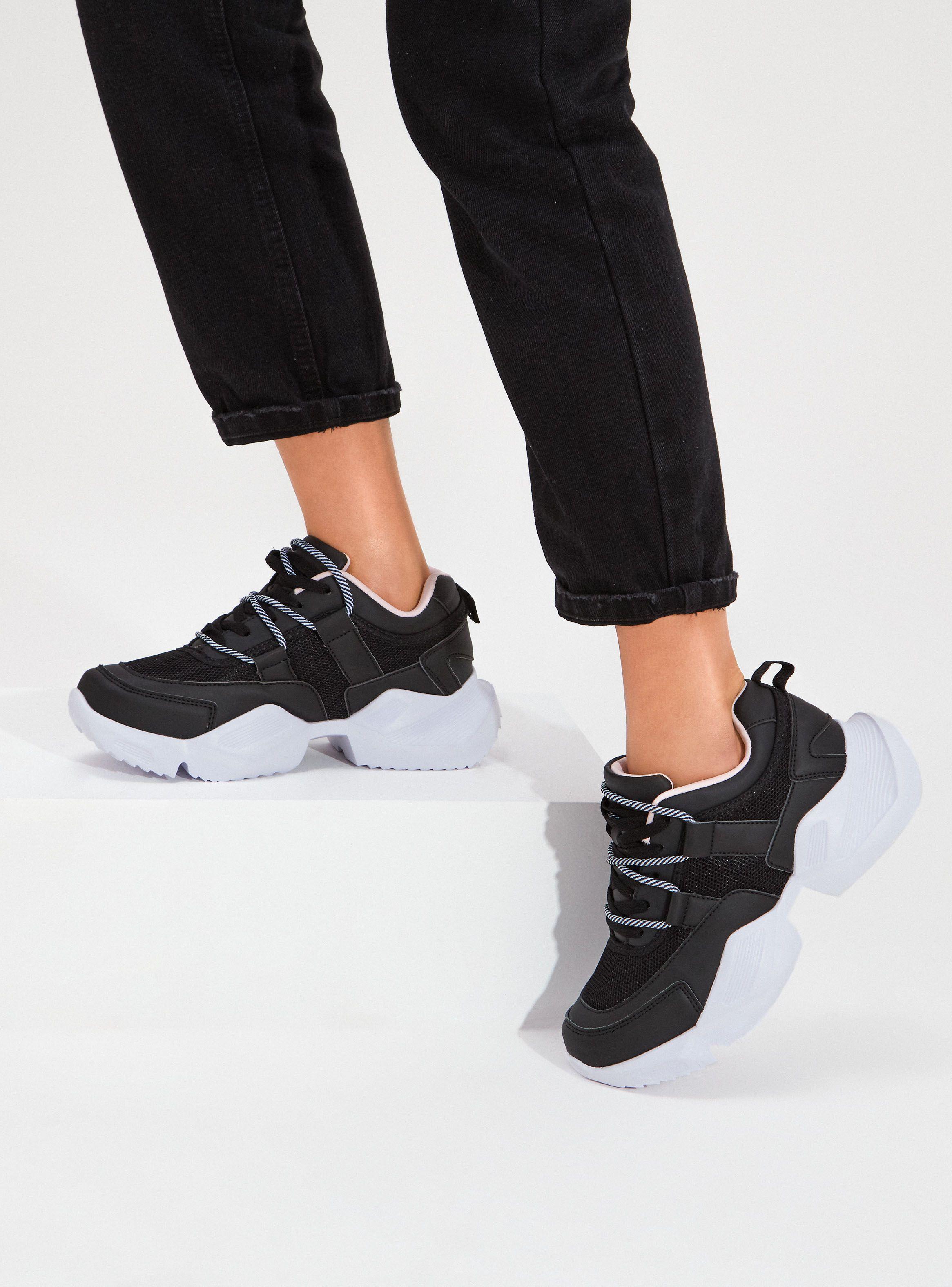 Zapatilla Urbana Foster Mujer Detalles Color Liso-0