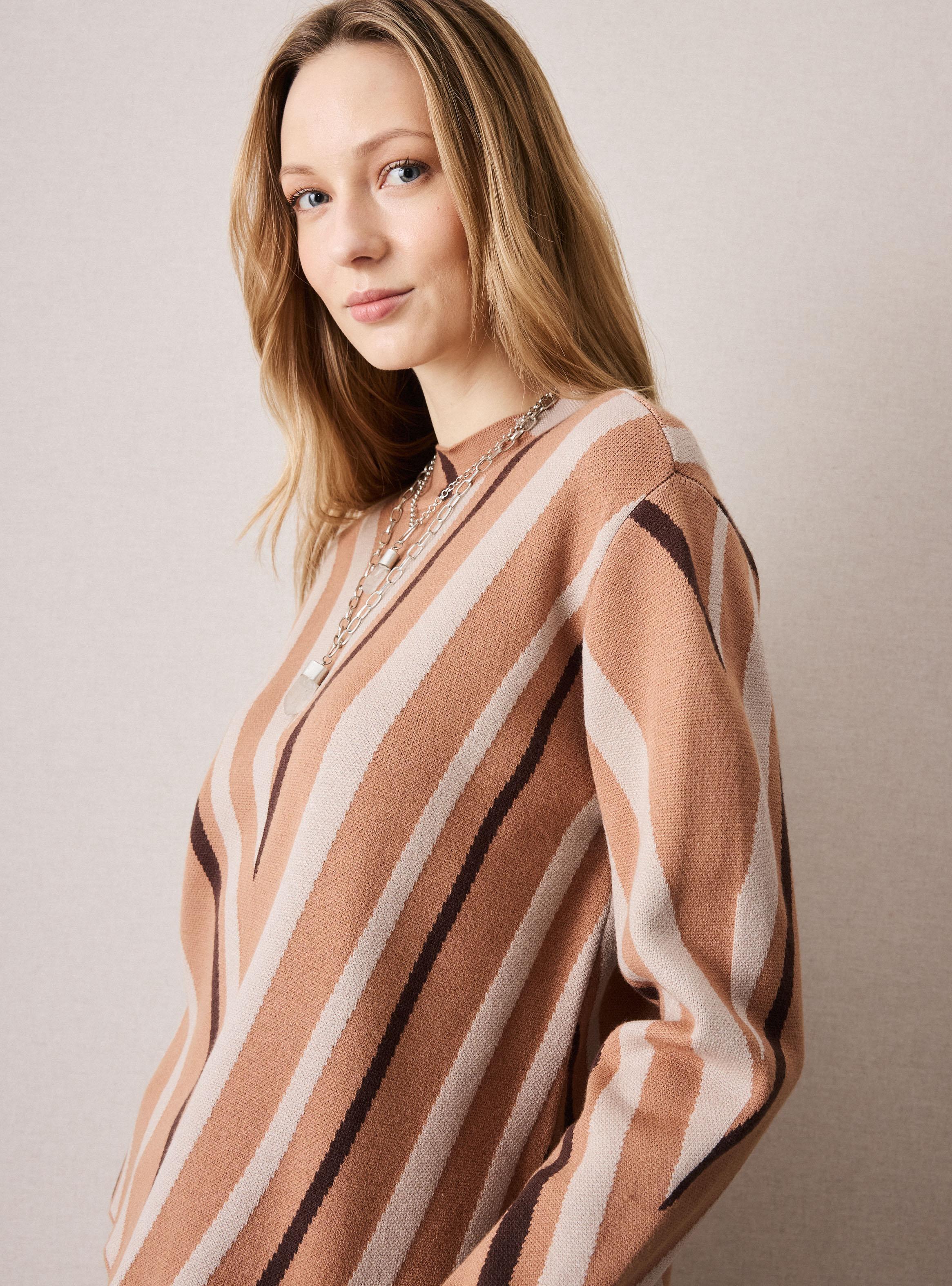 Sweater con Diseño y Cuello Alto-2