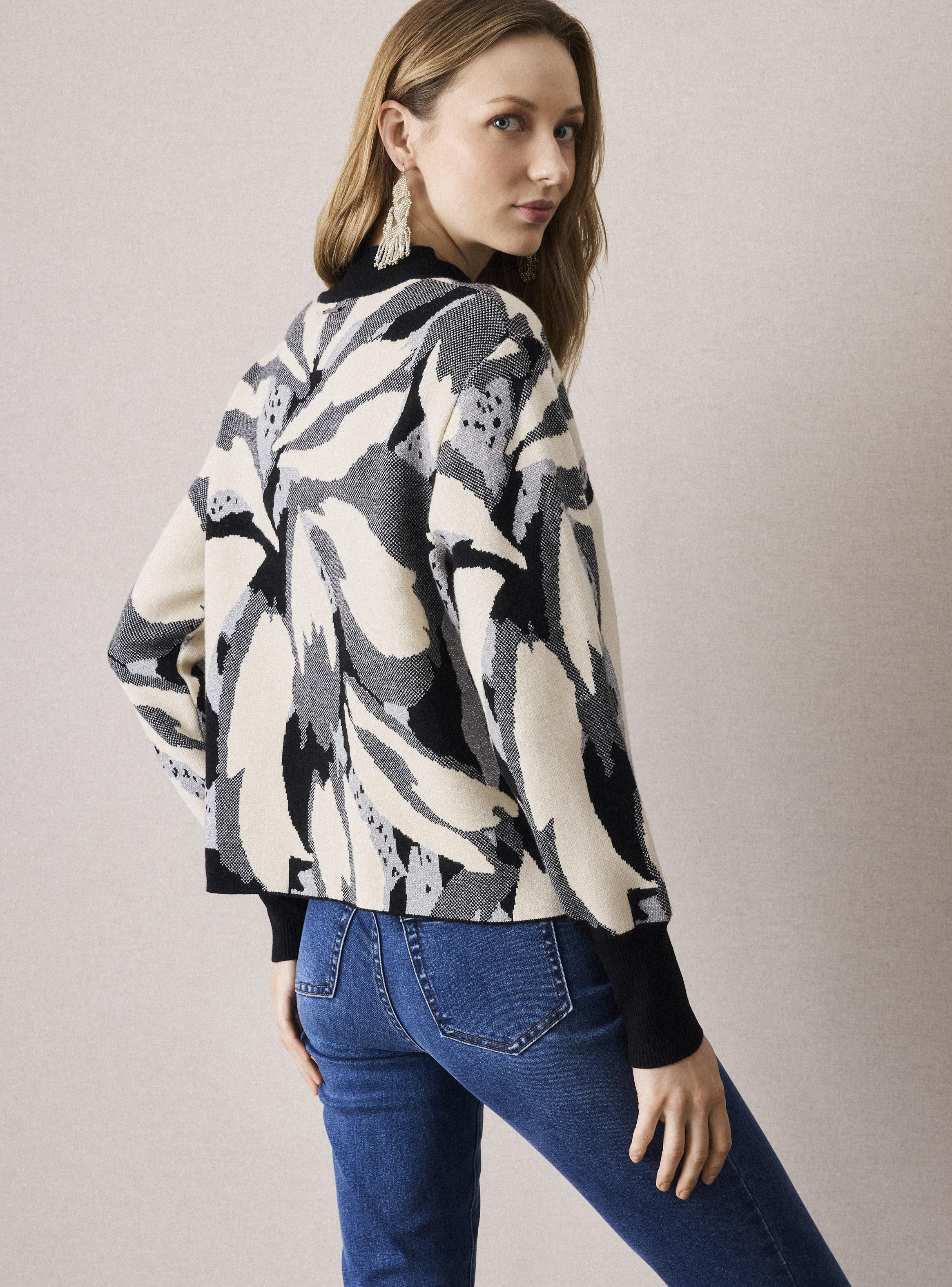 Sweater Cuello Alto con Diseño-1